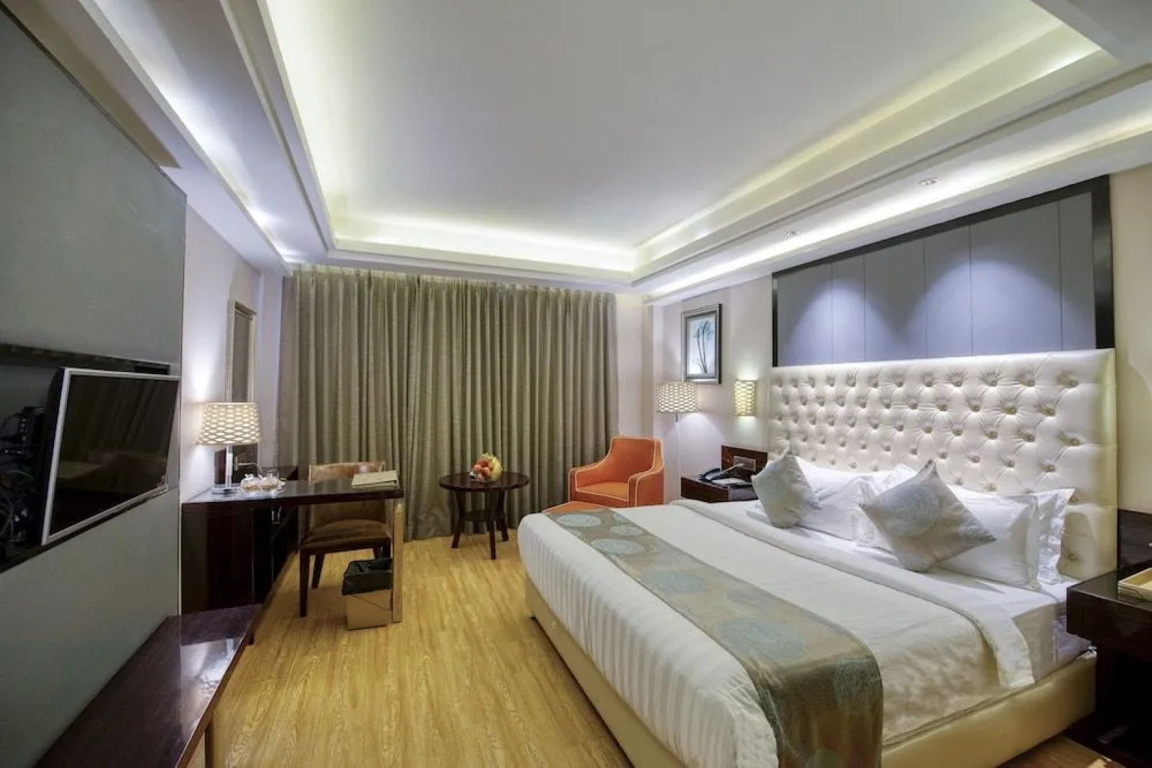 Om Clarks Inn Raebareli