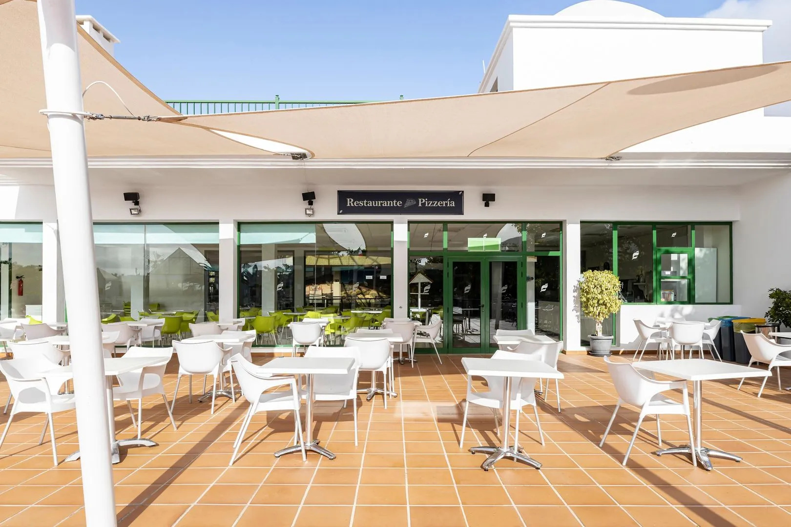 Отель THB Royal