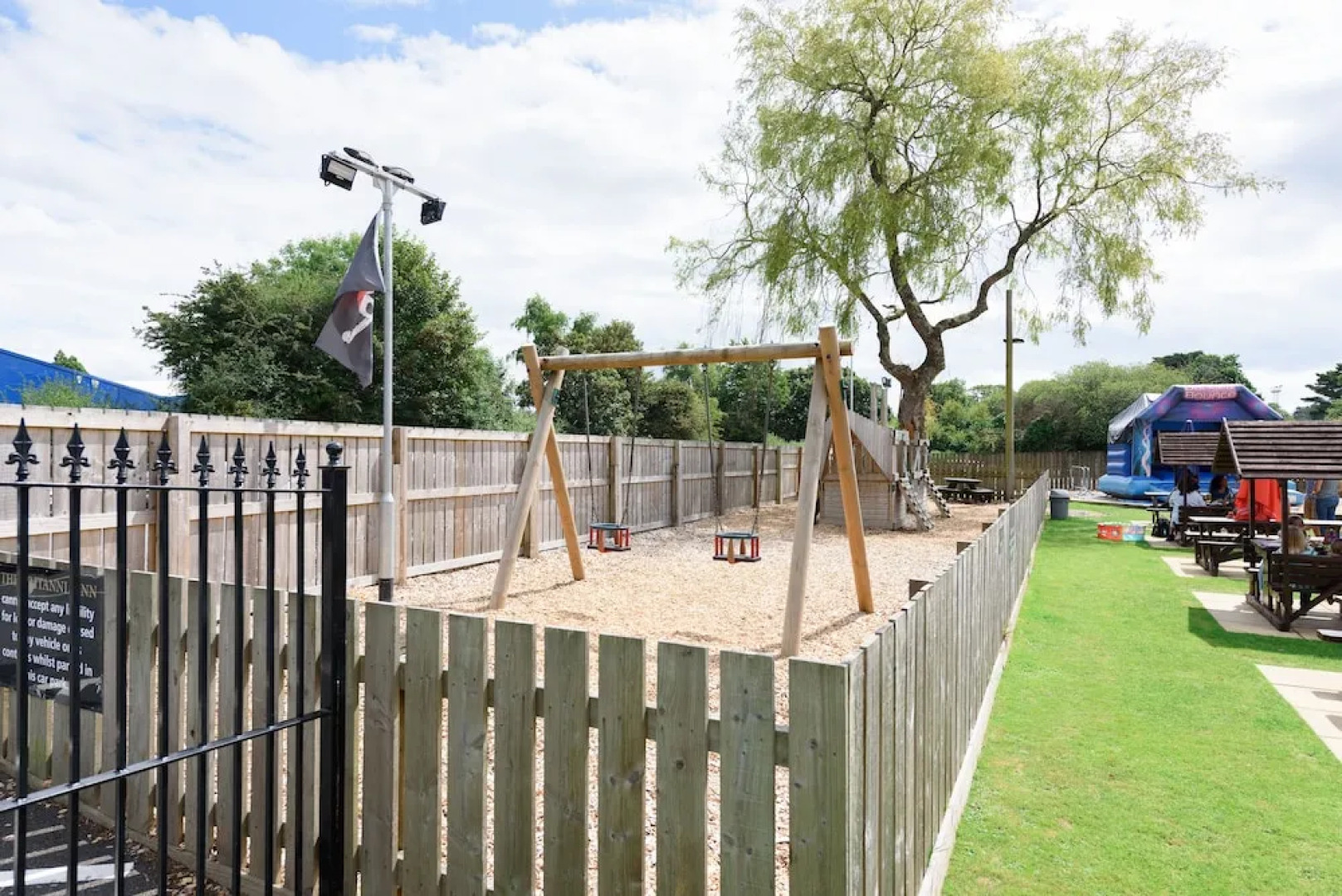 The Britannia Inn & Waves Restaurant