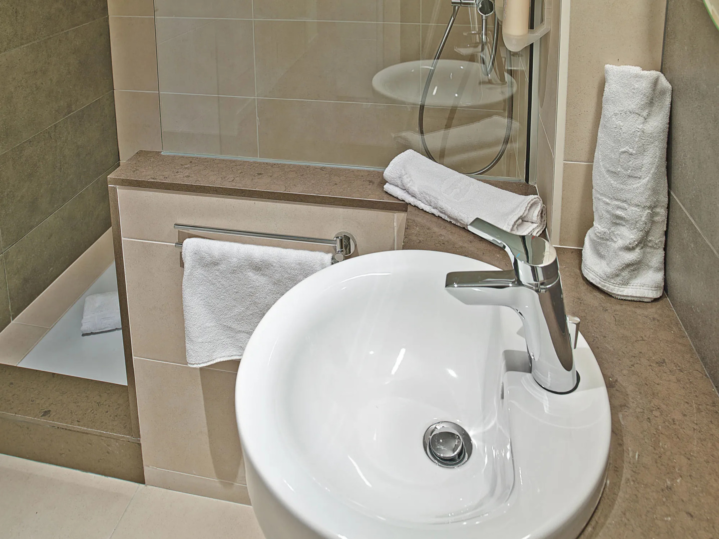 Apartments Hostemplo Suites