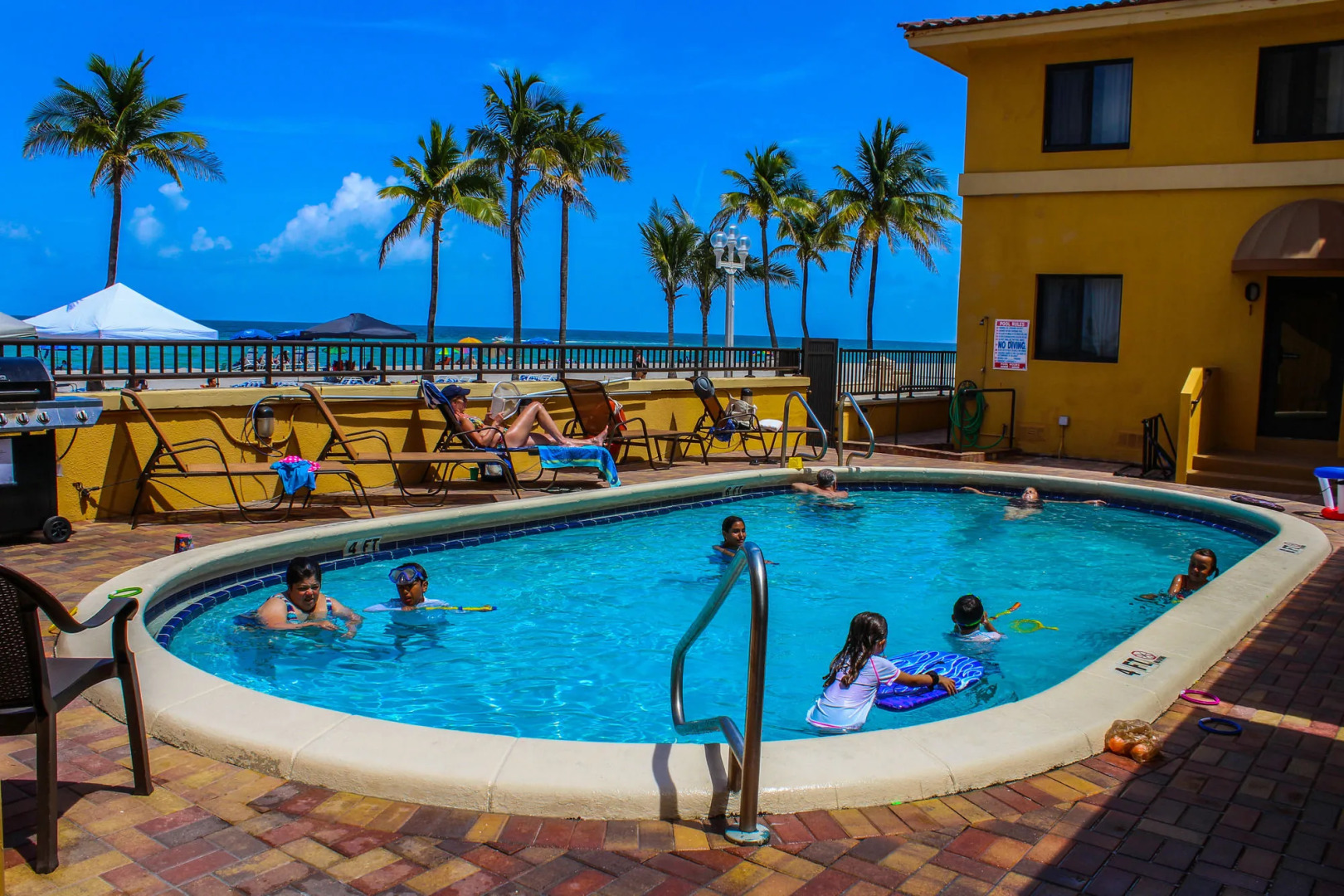 Hollywood Sands Resort