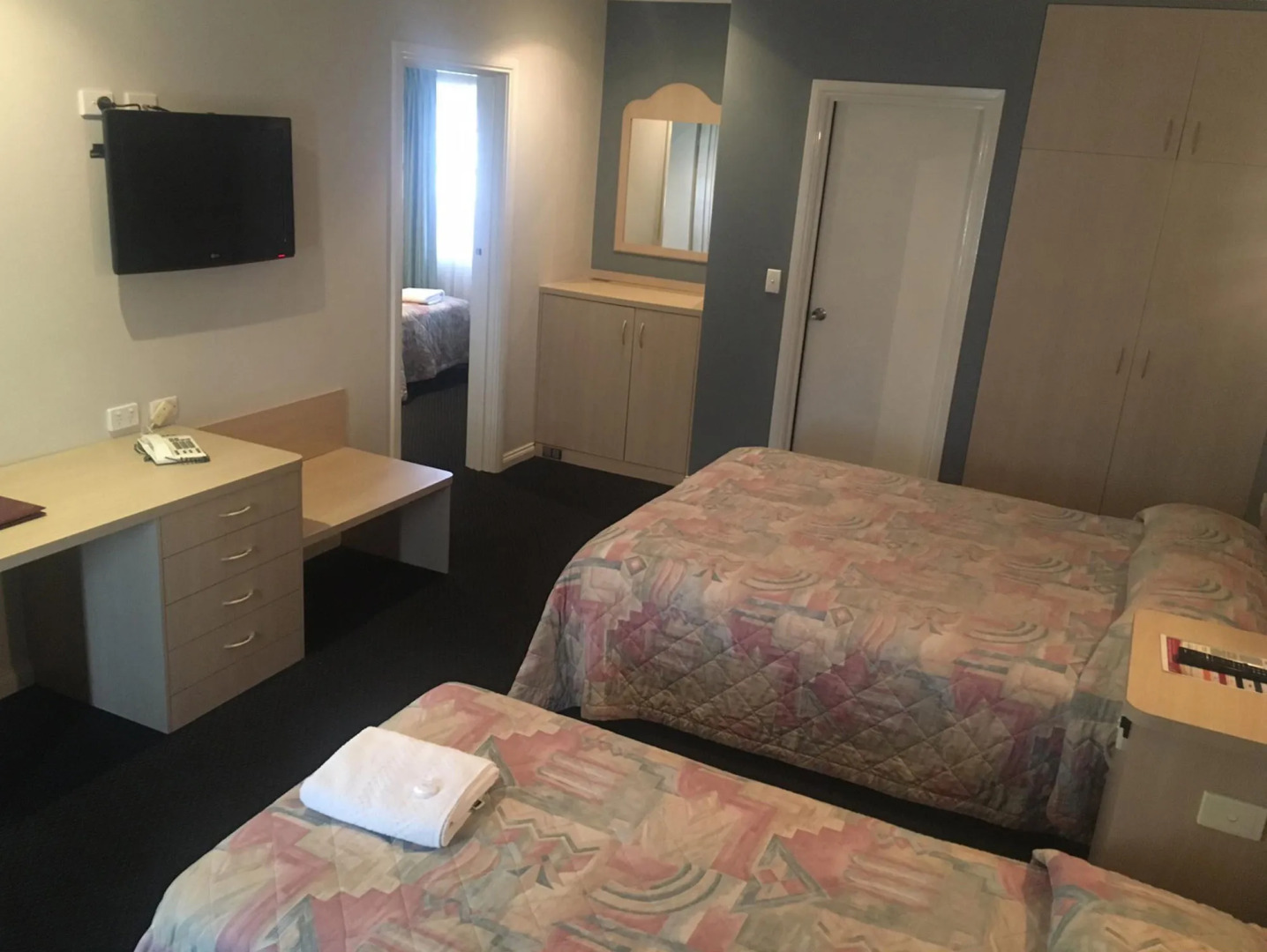 Charles Rasp Motor Inn & Cottages