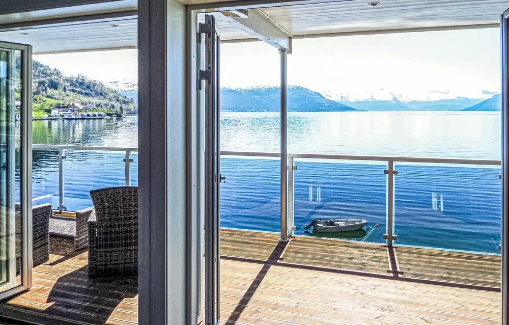 Awesome Apartment in Strandebarm With 5 Bedrooms and Wifi