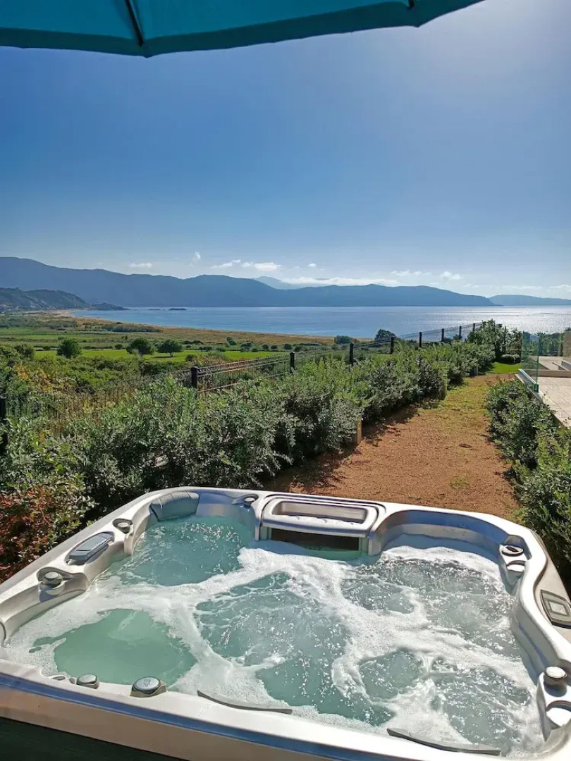 Villa Riposu Jacuzzi Pool Beach Access on Foot