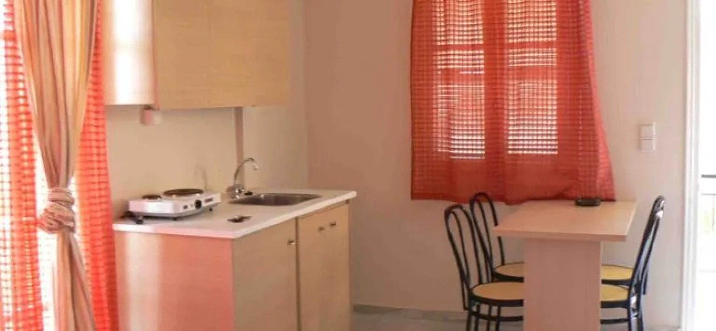 Happyland Hotel Apartments