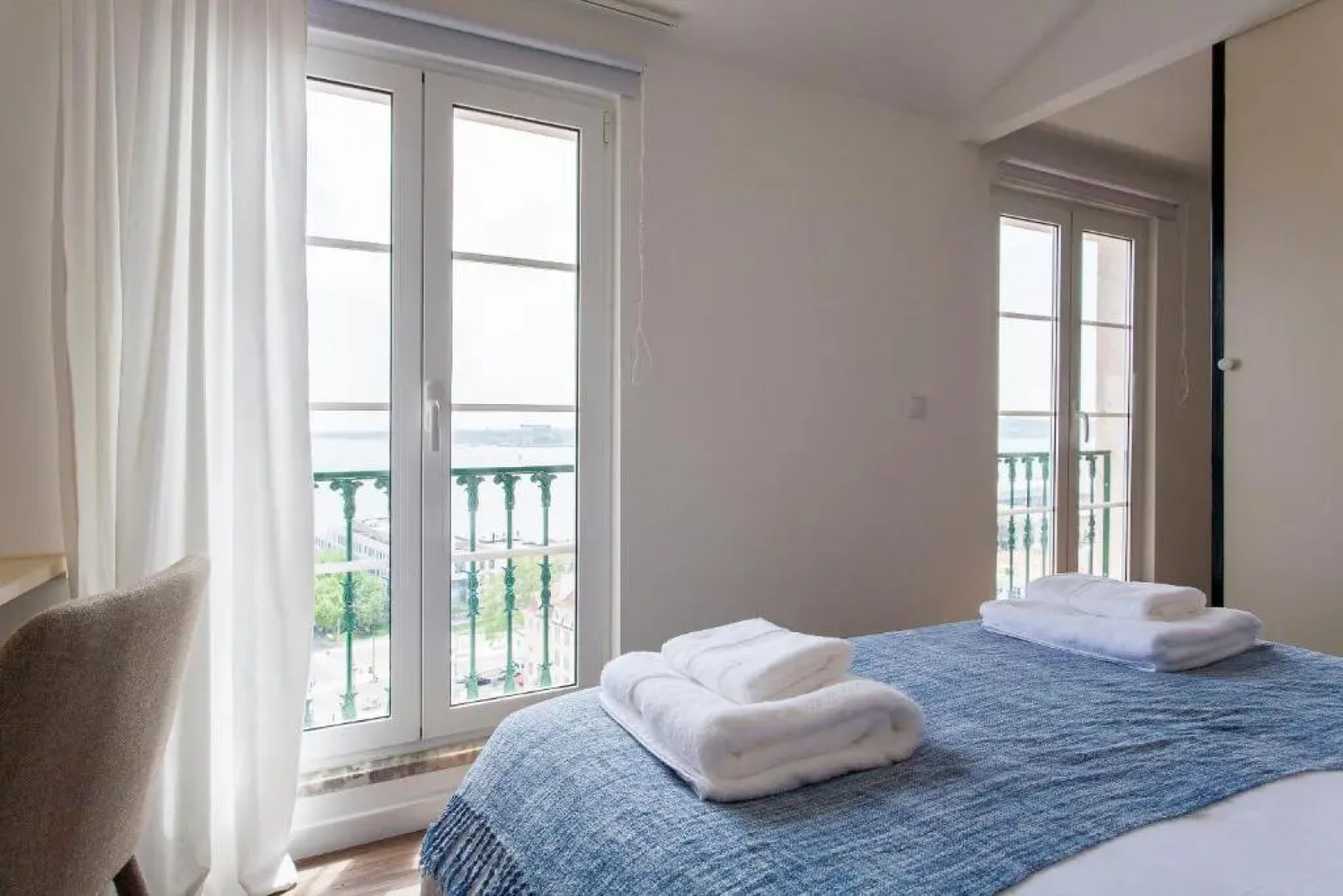 Chiado River View Deluxe Apartment