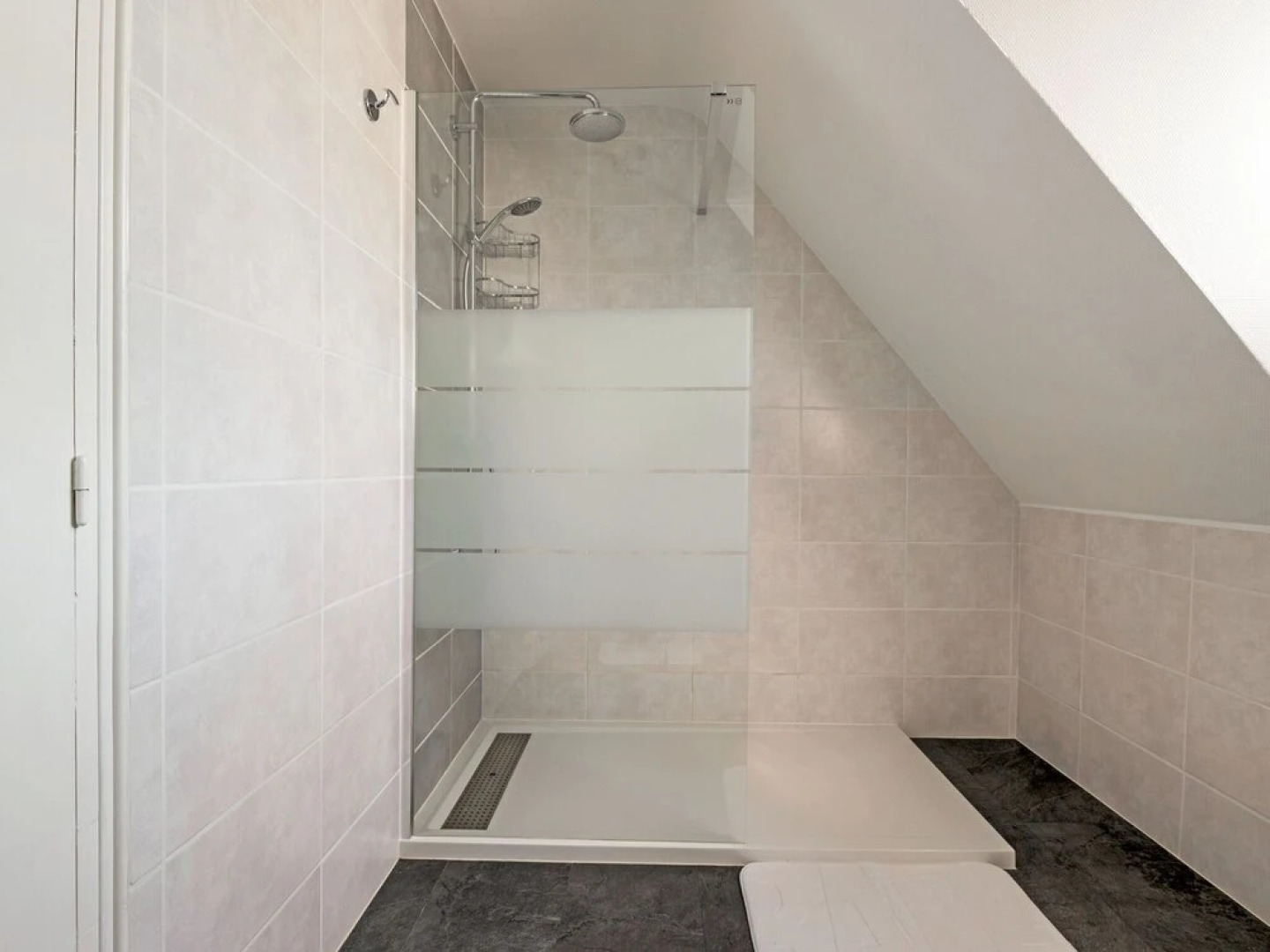 Quaint Holiday Home in Logonna-daoulas Near Sea