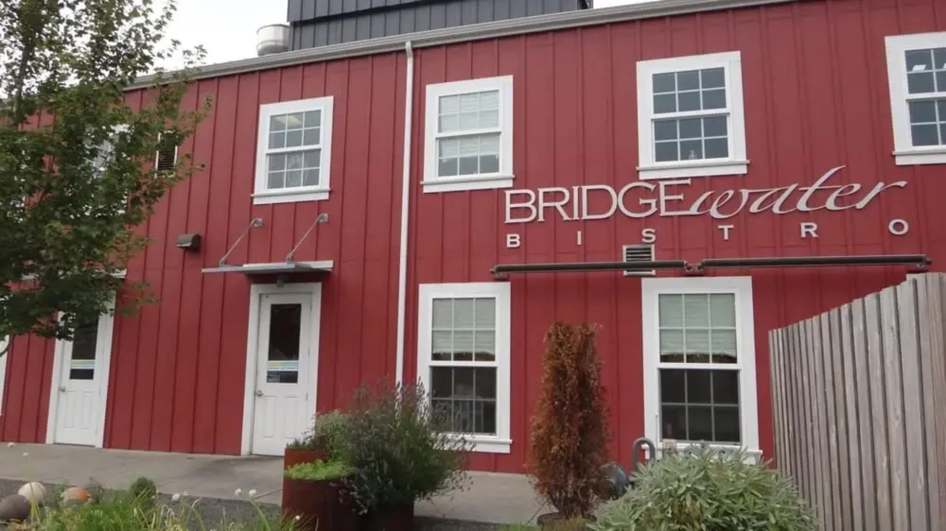 Charming Coastal 4BR Home Near Columbia River