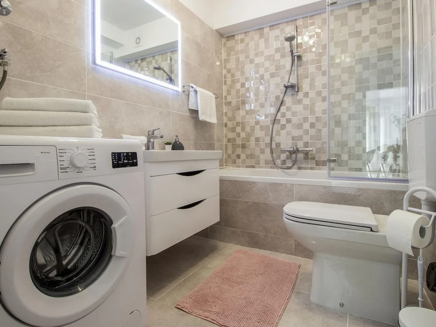 Premium Holiday Home in Kučine-Mravinci with Swimming Pool