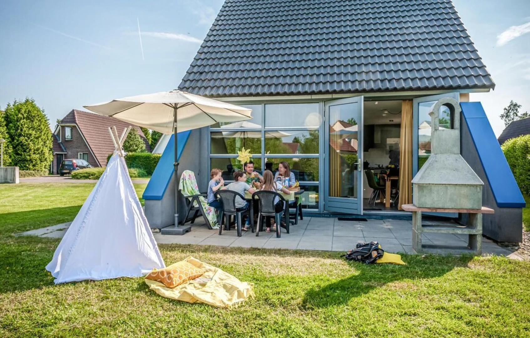 Nice Home in Vlagtwedde With 3 Bedrooms, Indoor Swimming Pool and Swimming Pool