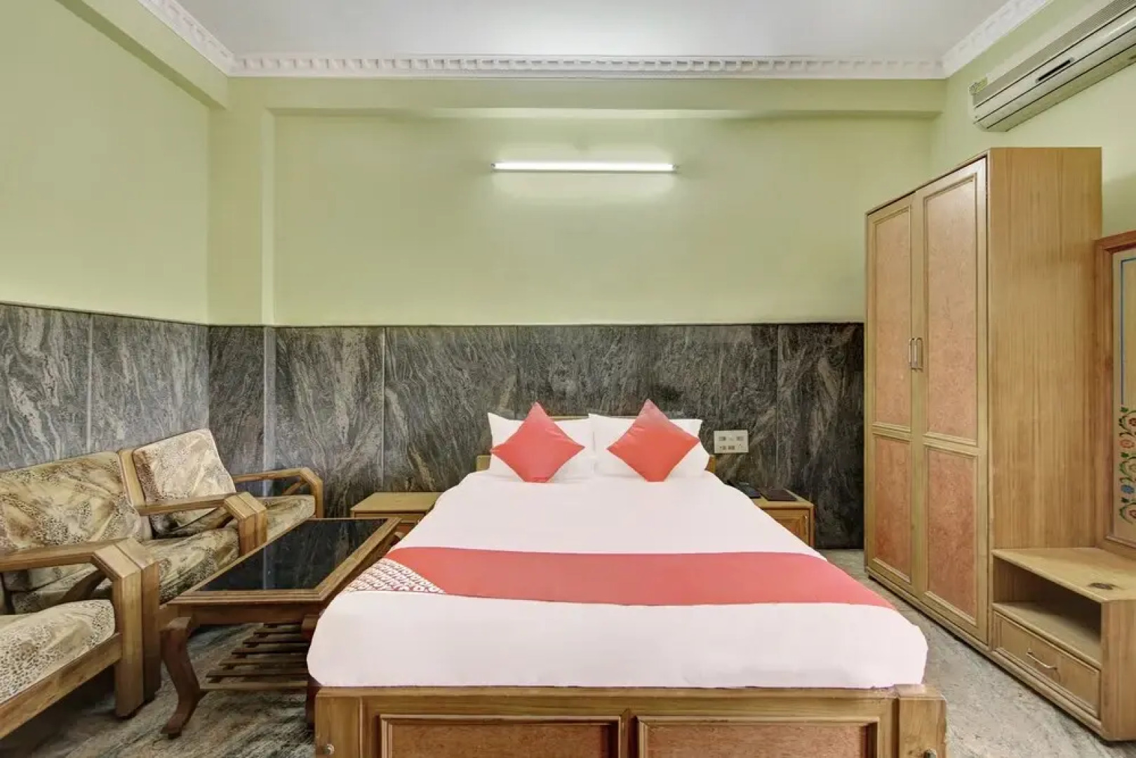 OYO 29039 Hotel Jyothi International