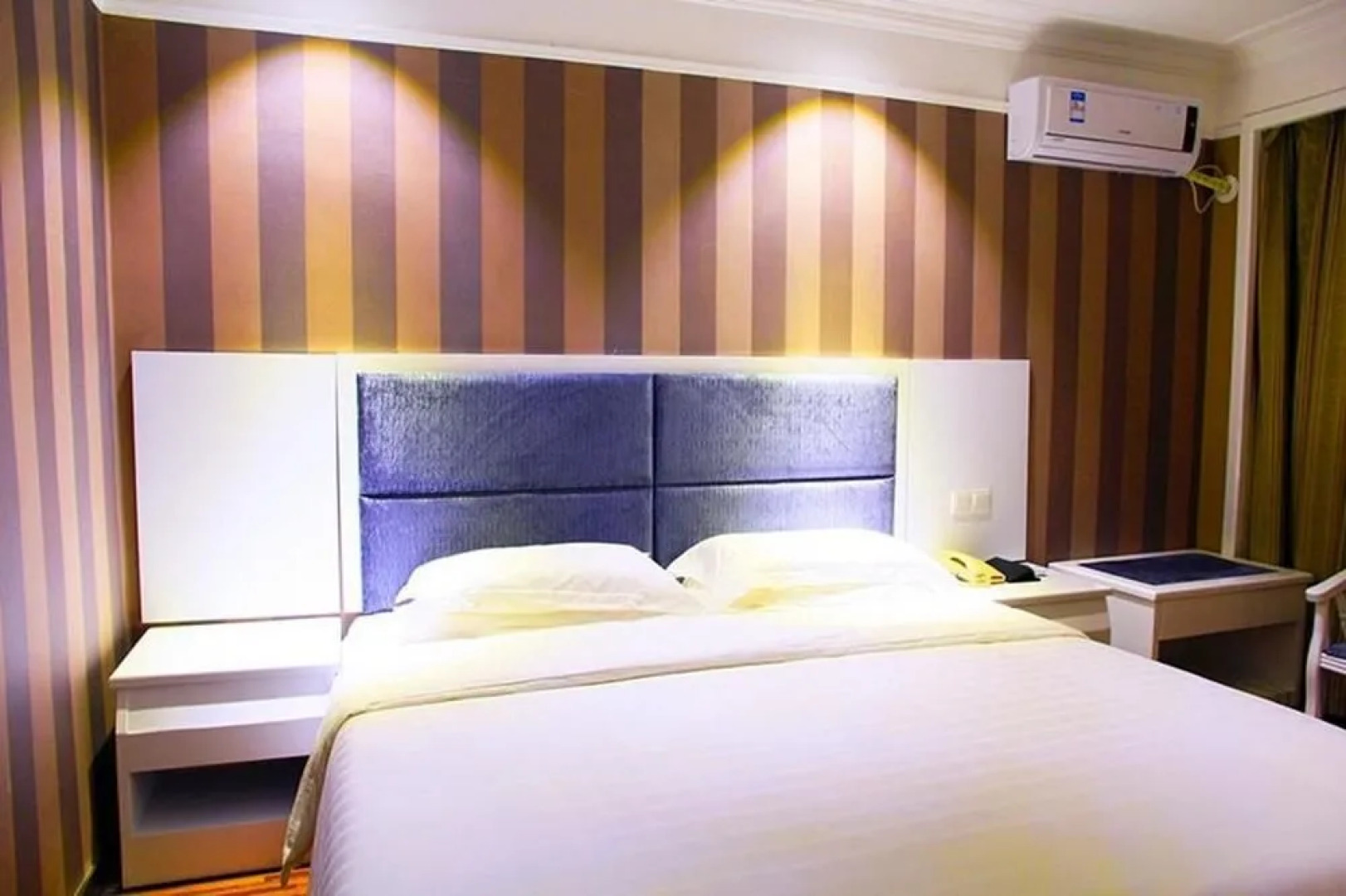 岳阳新中讯商务酒店