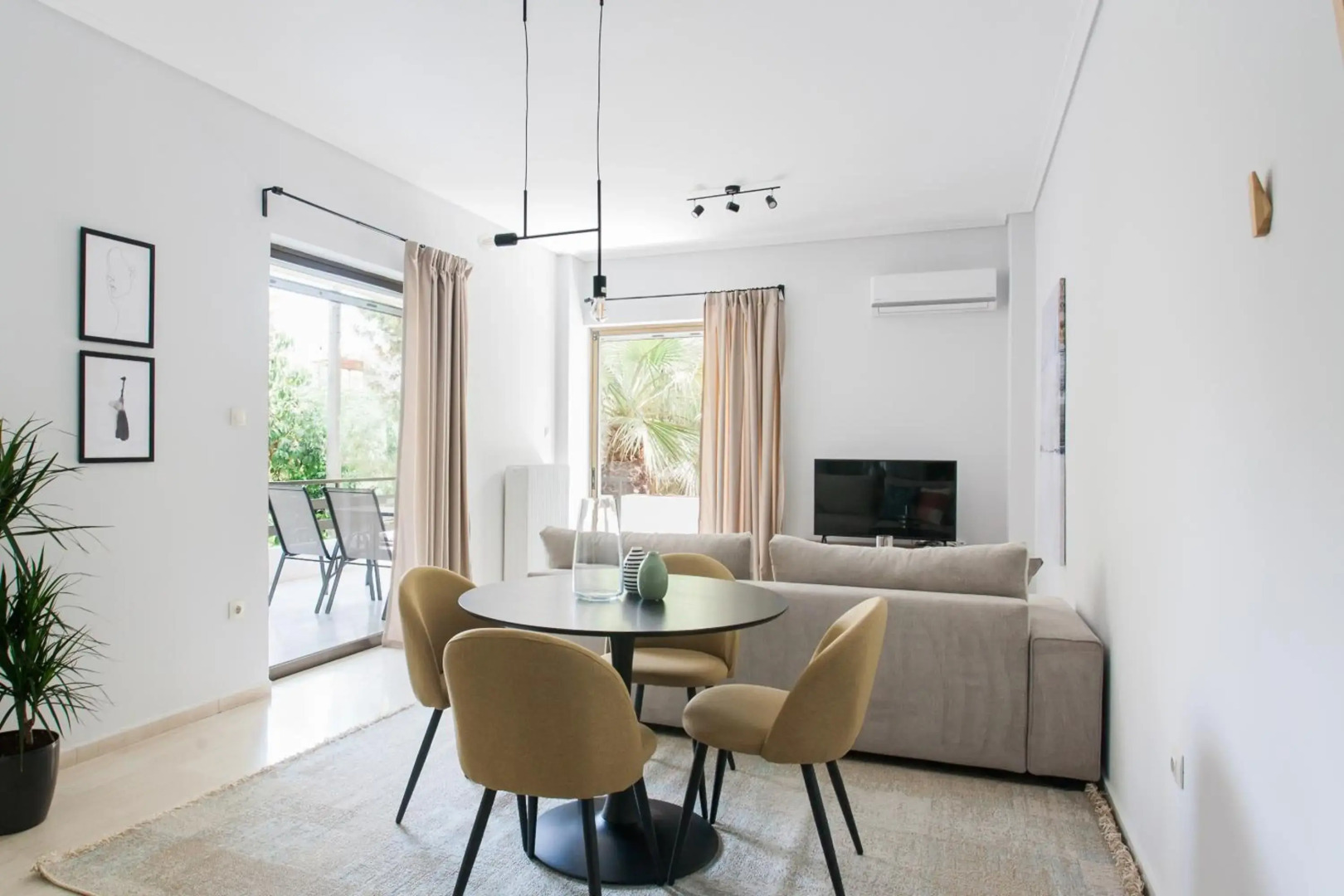 Pleasant 2BR Apartment near HELEXPO by UPSTREET