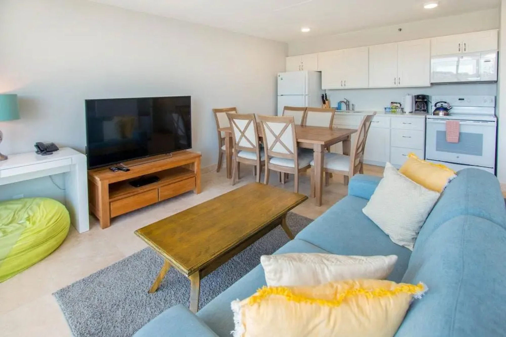 Waikiki Banyan - Ocean View Tower 1 Suite 3209