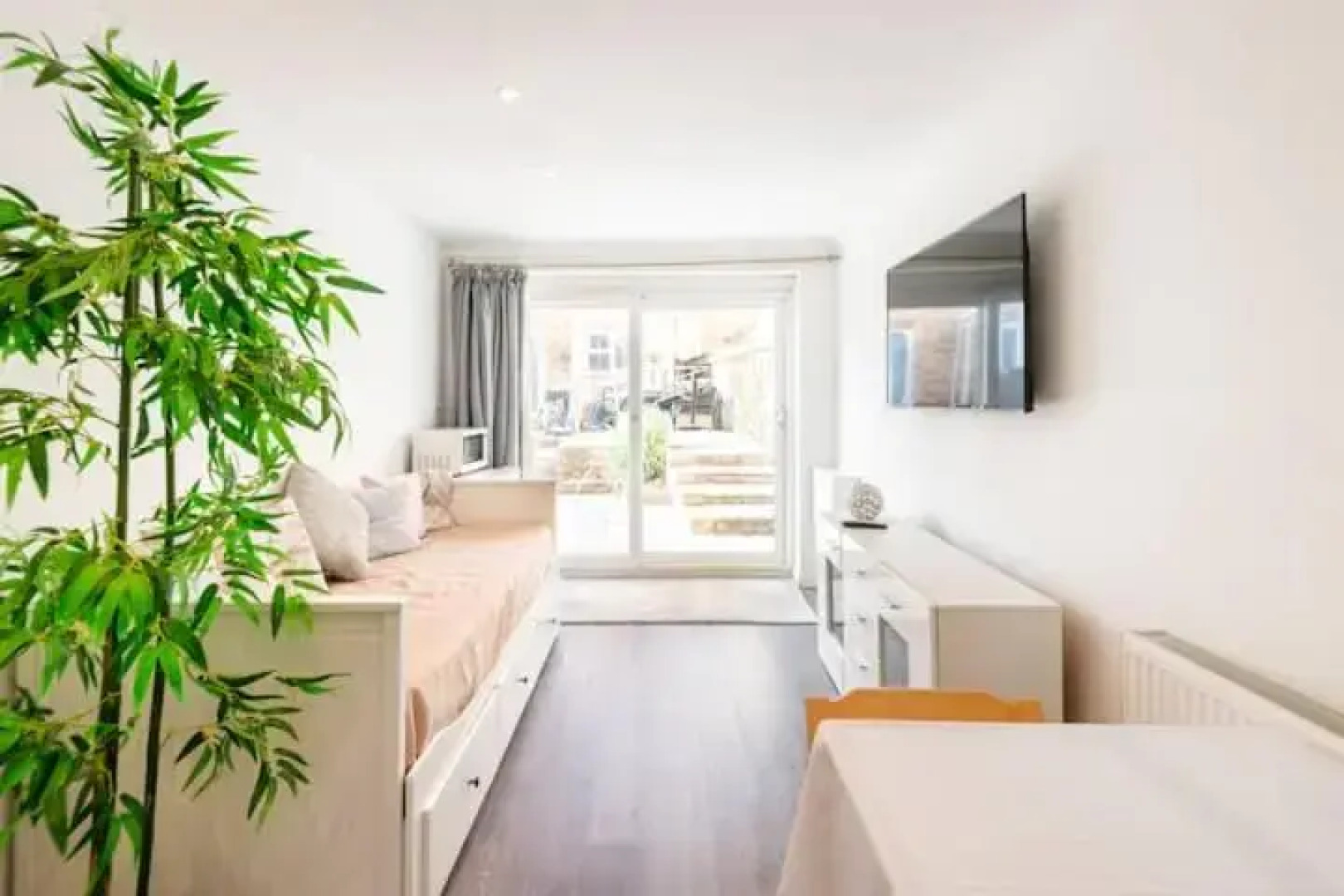 New SLEEP 4 COSY HOME