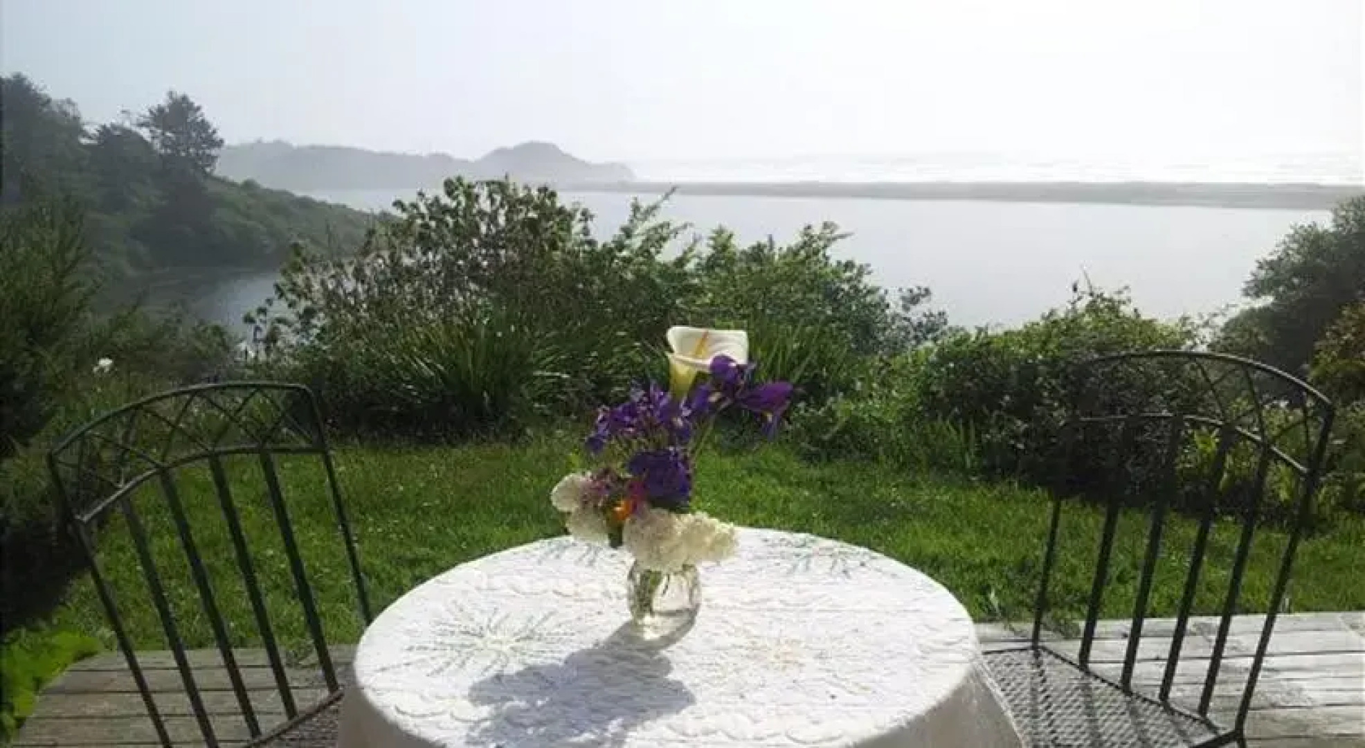 RedAwning Freshwater Lagoon Nature Retreat