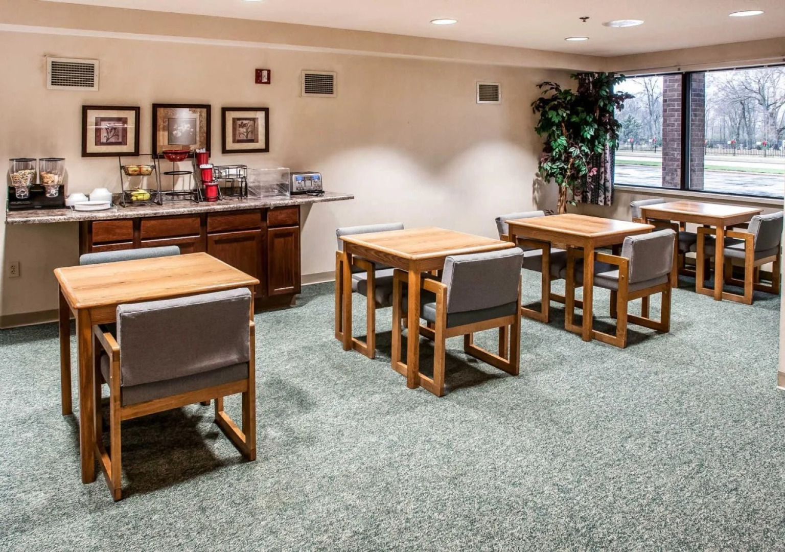 Econo Lodge Inn & Suites Oconto