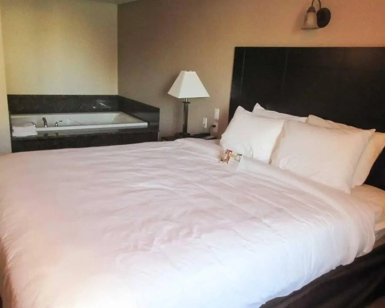 Quality Inn & Suites near Downtown Bakersfield