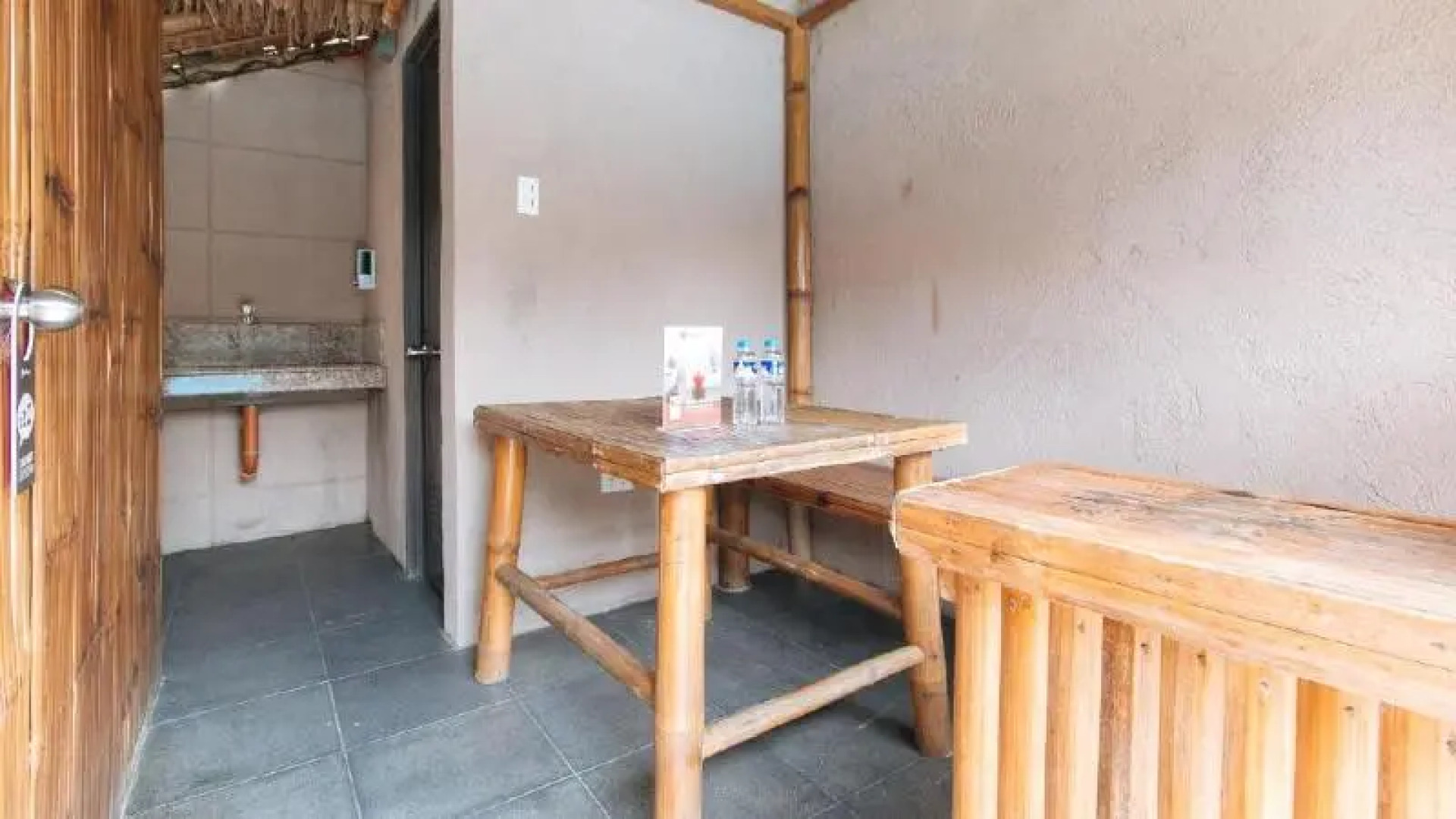 RedDoorz Premium @ Trece Indang Road