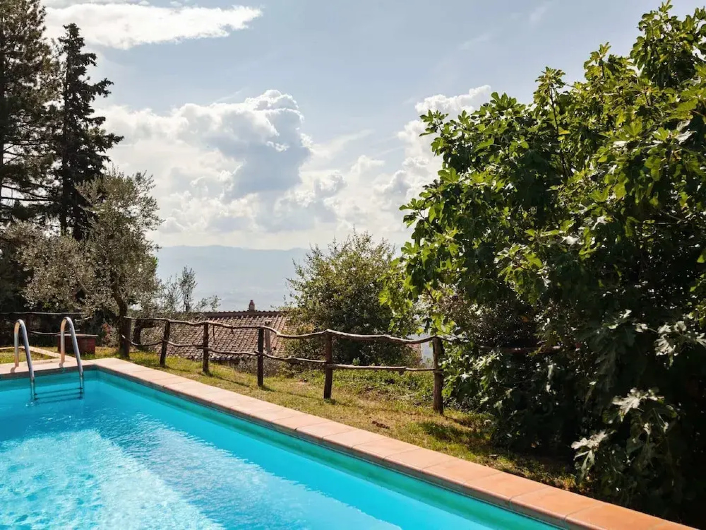 Hillside Retreat With a View