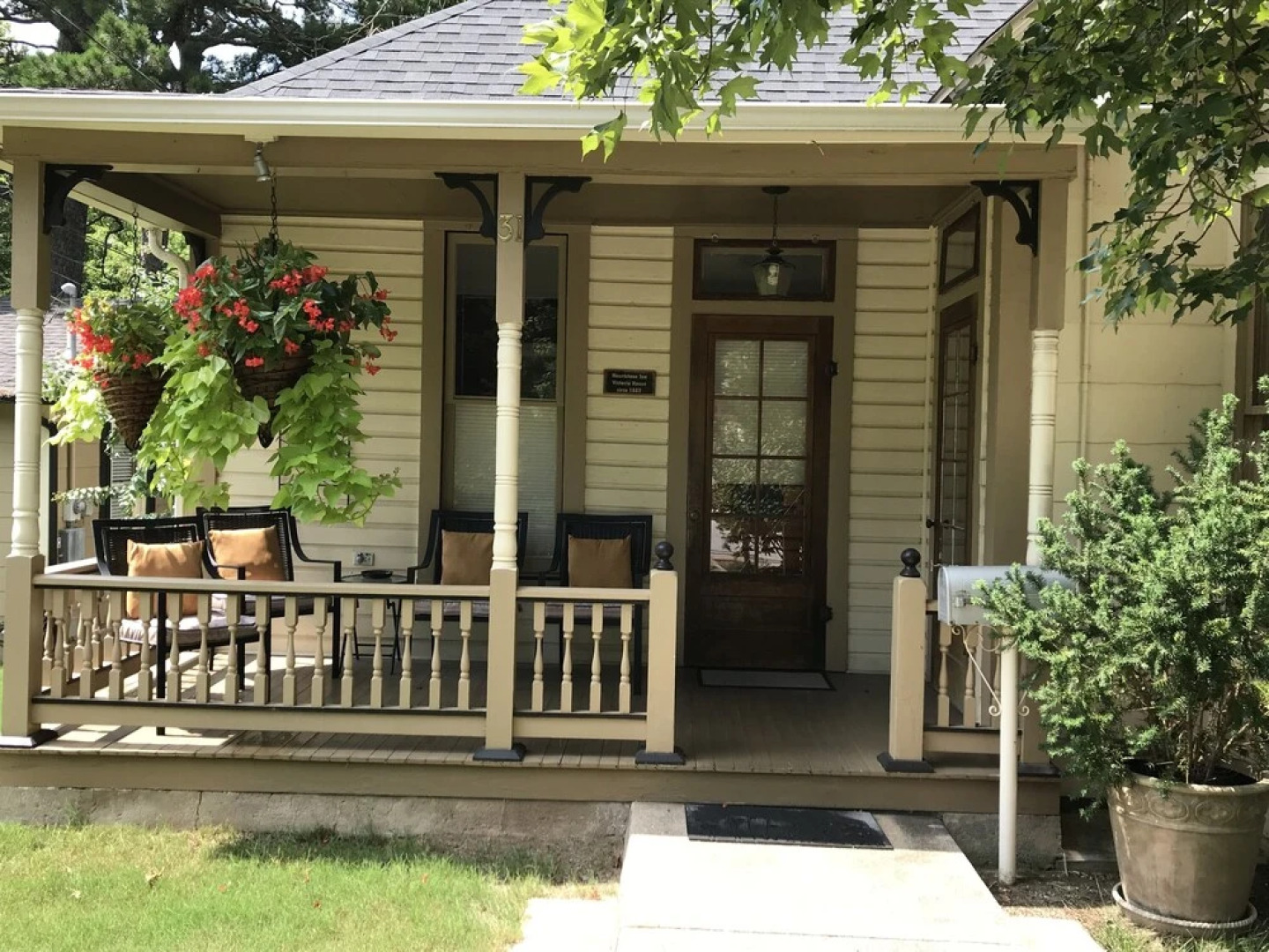 Heartstone Inn B&B & Cottages