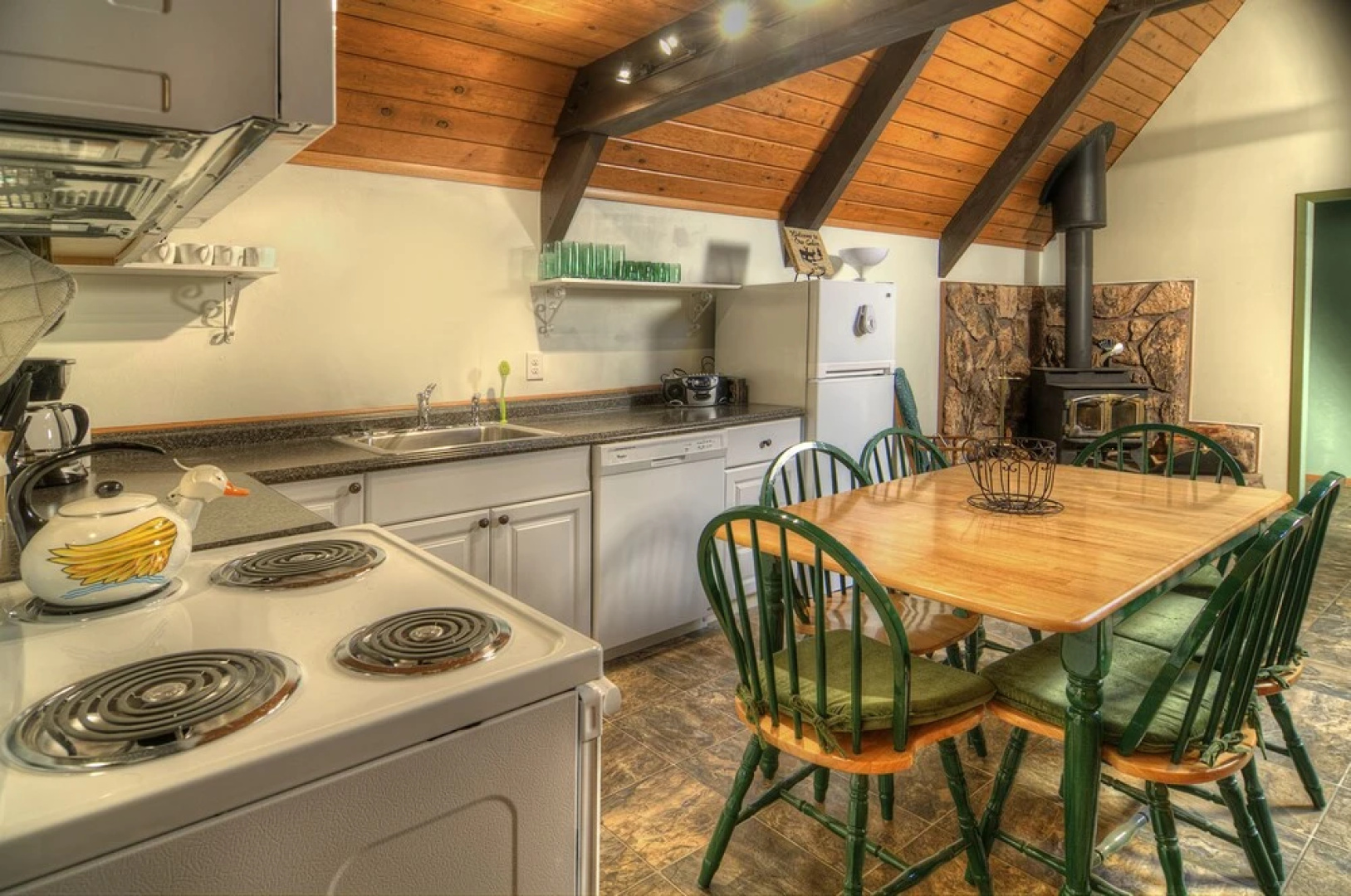 Cedarwood Grove - Two Bedroom Cabin with Hot Tub