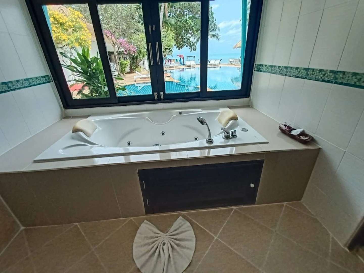 Sand Sea Beach Resort