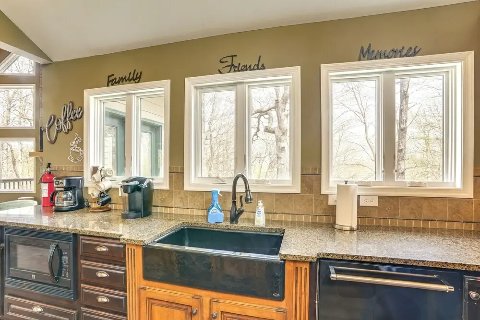 Stunning Wintergreen Resort Home: Ski & Golf!