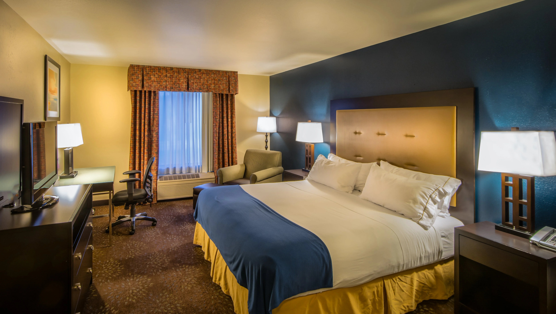 Country Inn & Suites by Radisson, South Haven, MI