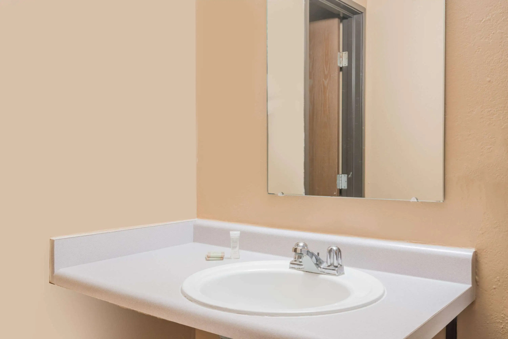 Super 8 by Wyndham Brooklyn Center/MPLS