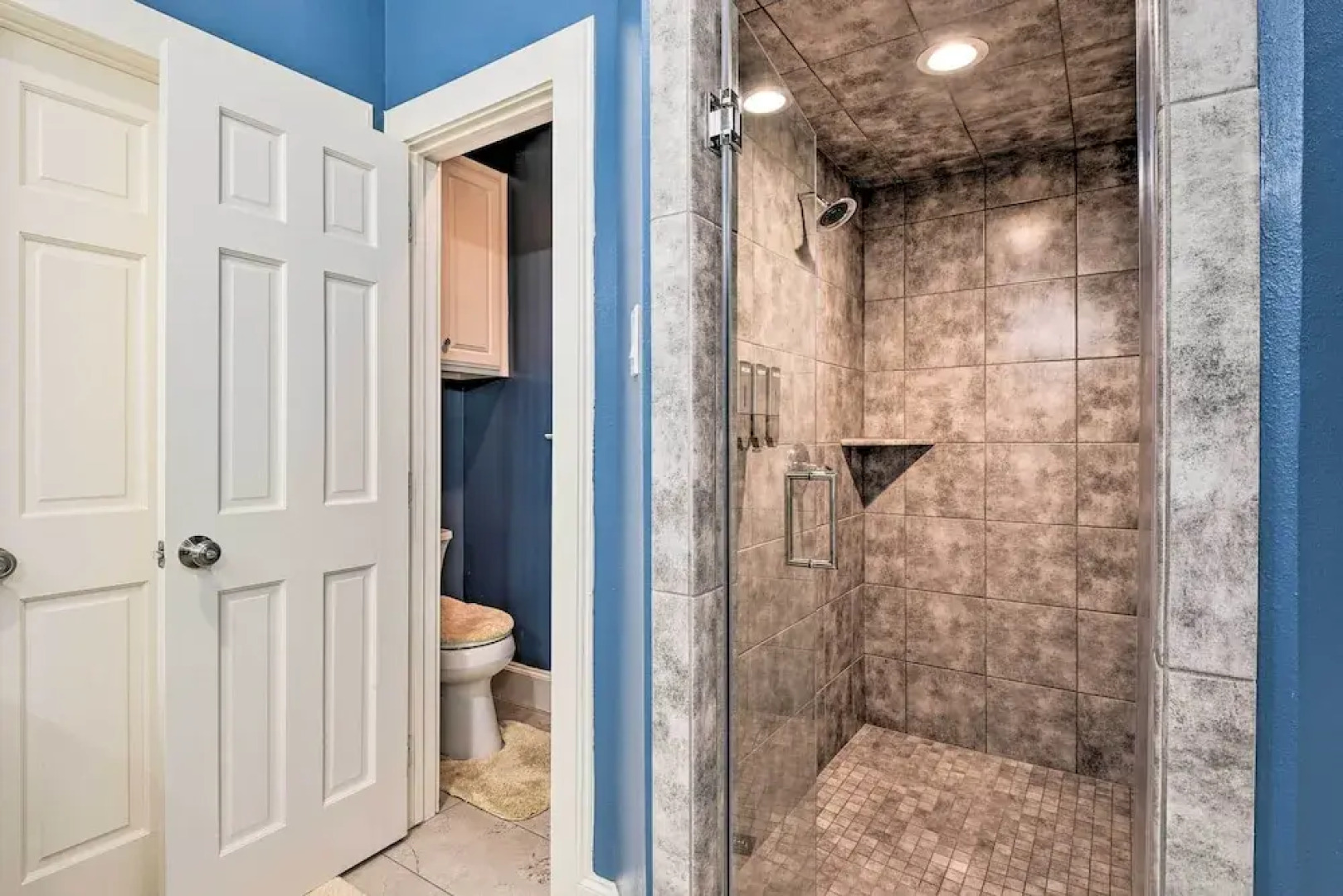 Private Pool: Spacious & Vibrant Argyle Villa!