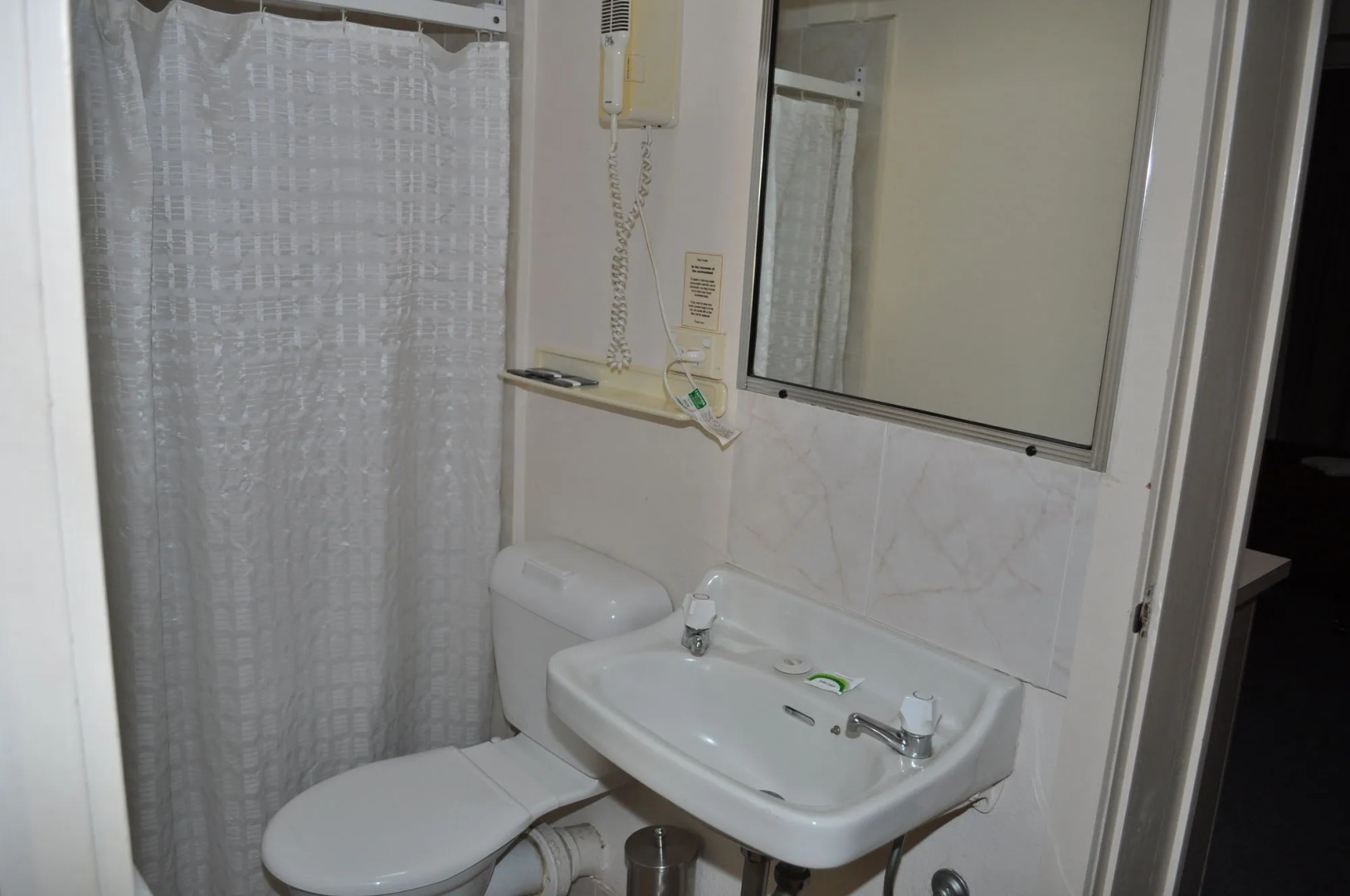 Black Dolphin Motel & Apartments