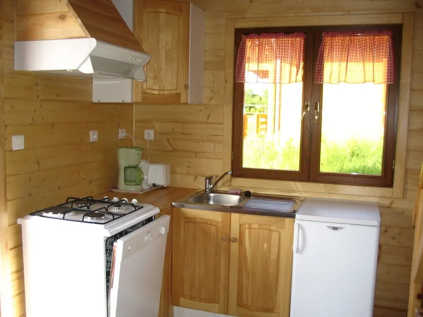 Wooden Chalet Close to Lake