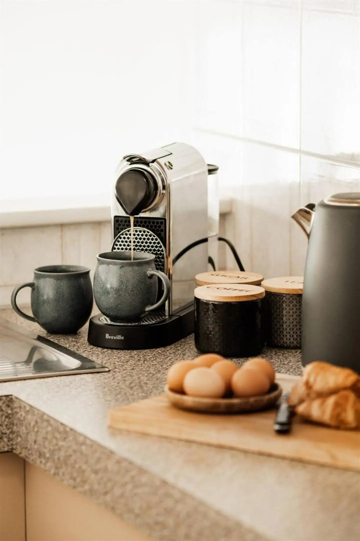 Canal Home -Close to Beach and City Centre