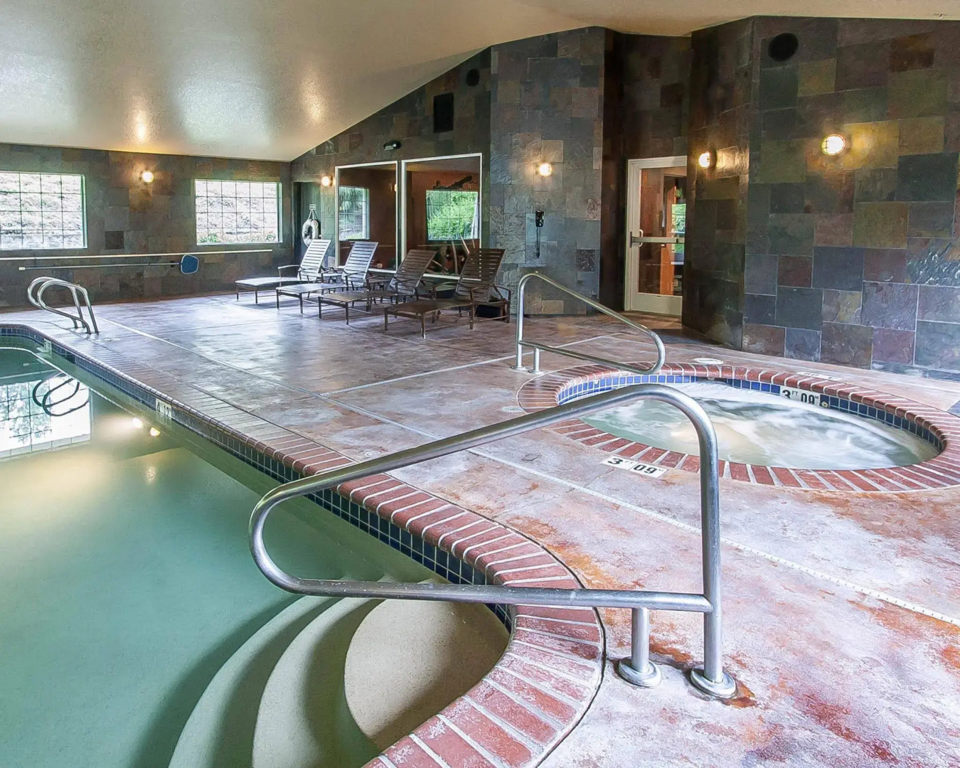 Comfort Inn & Suites Tualatin - Lake Oswego South