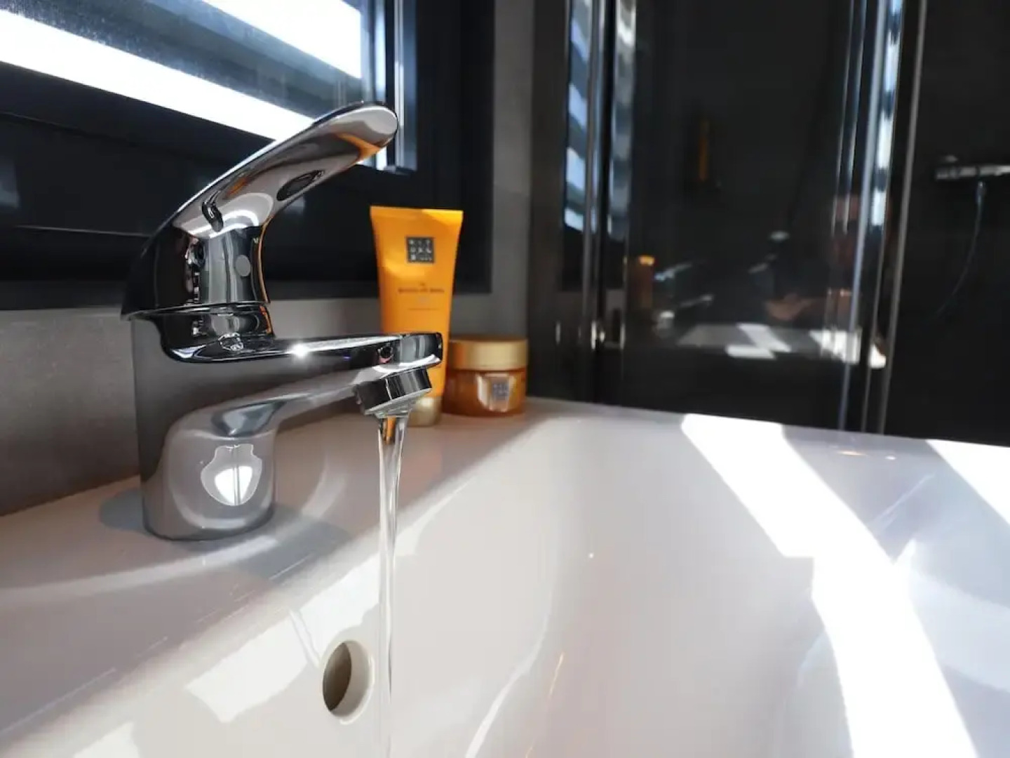 Houseboat in Lemmer With Harbor Views