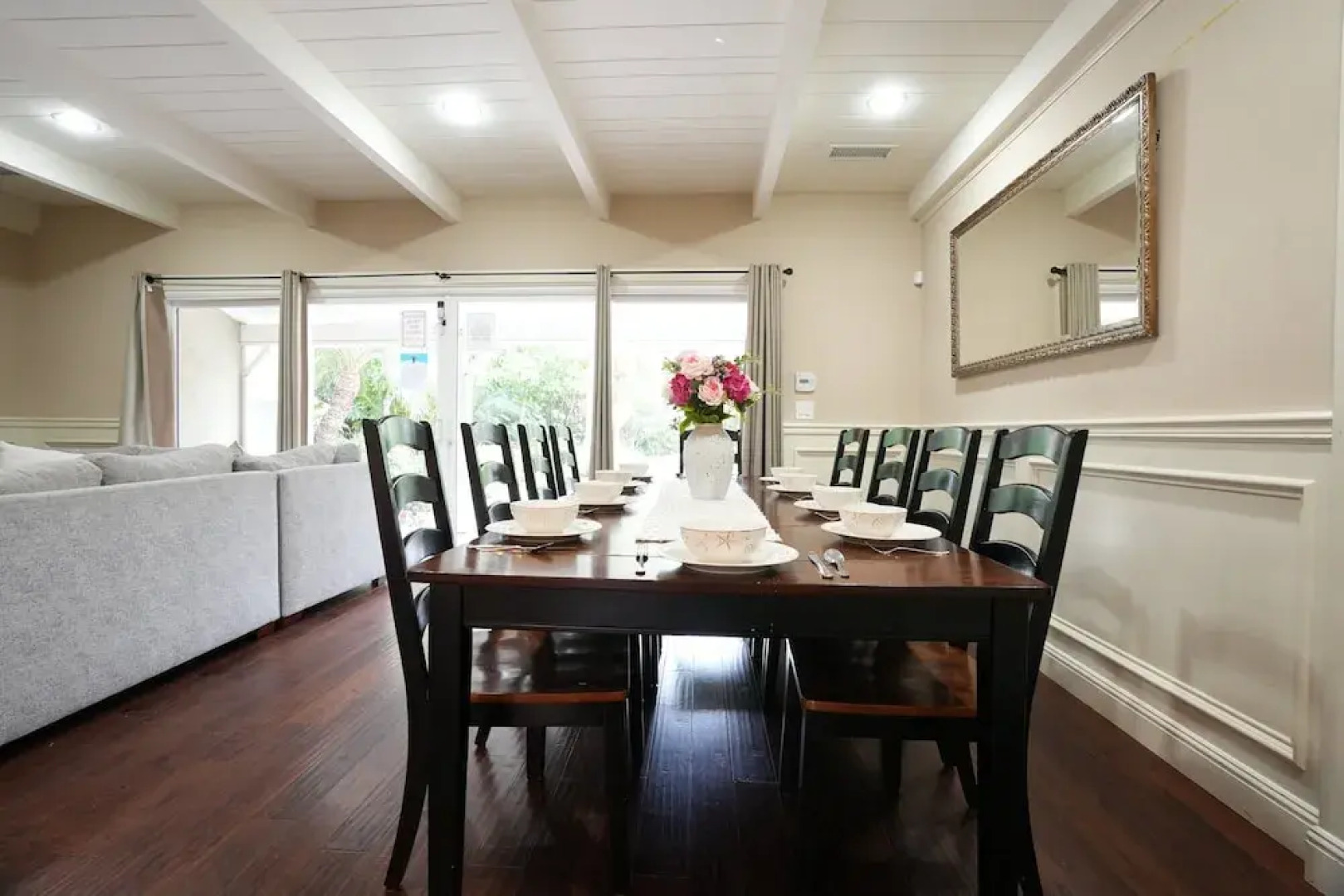 Incredible Estate 5 Bedrooms 3 Bathroom W/resort Style Rock Pool & Jacuzzi