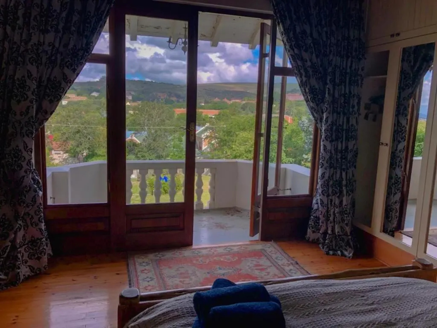 Secret Palace - Large 5 bedroom Family Home