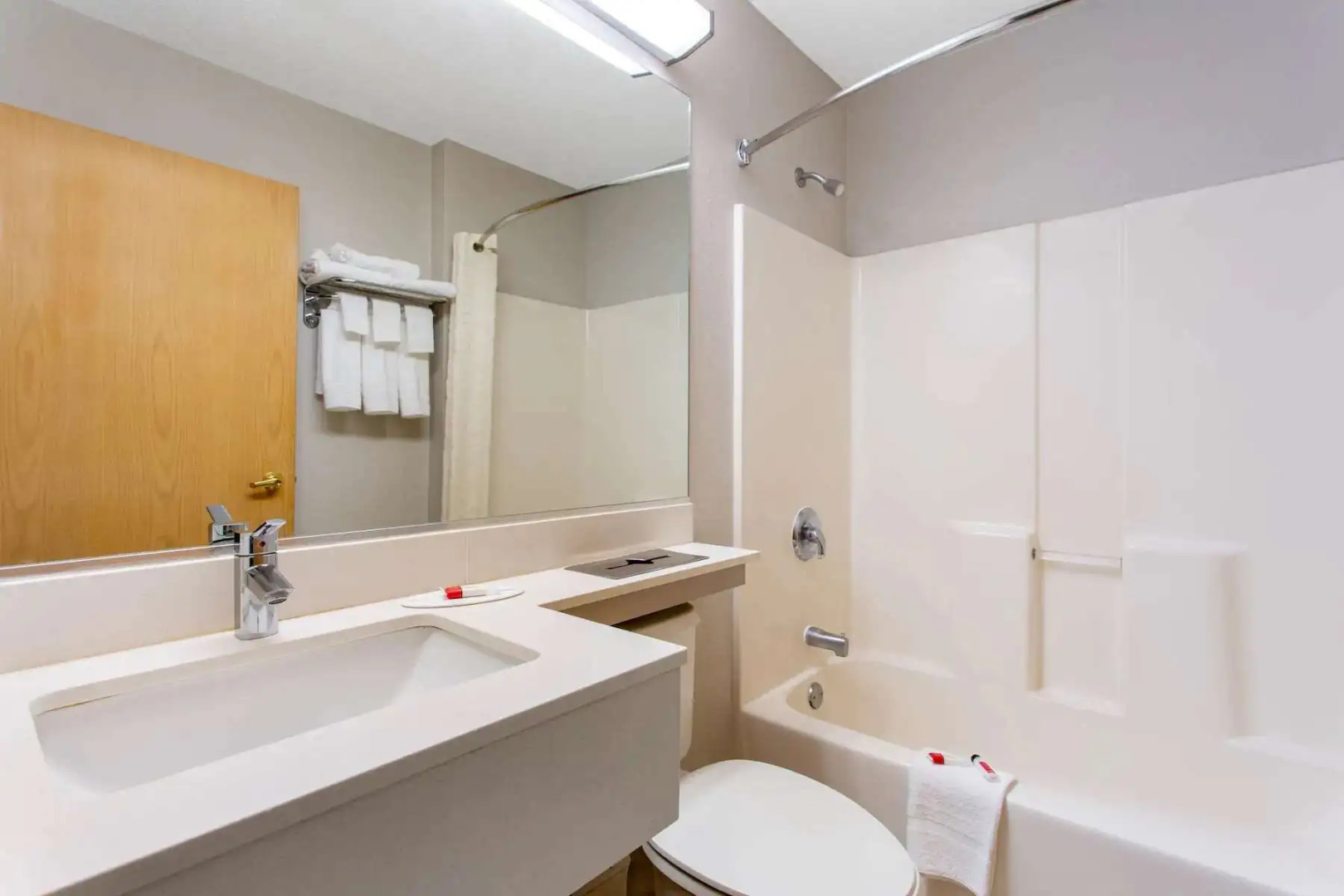 Microtel Inn & Suites by Wyndham Philadelphia Airport