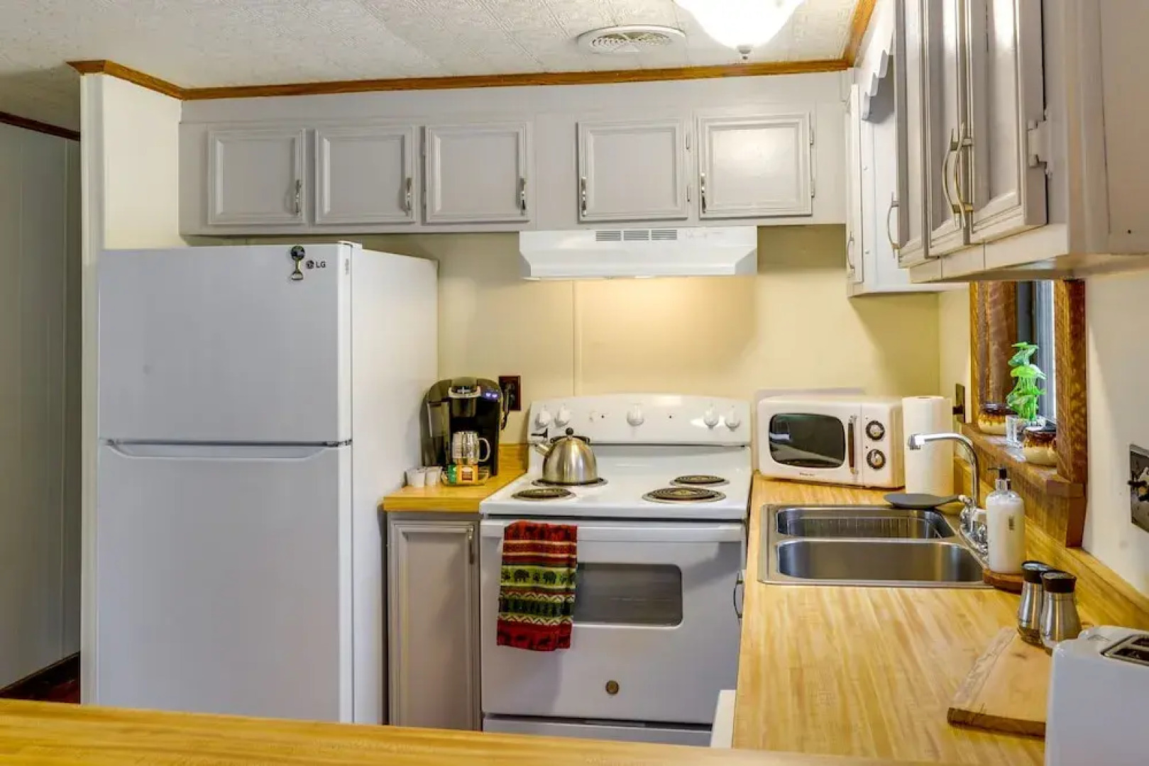 Alpine Lake Resort Cabin Rental w/ Pool Access!