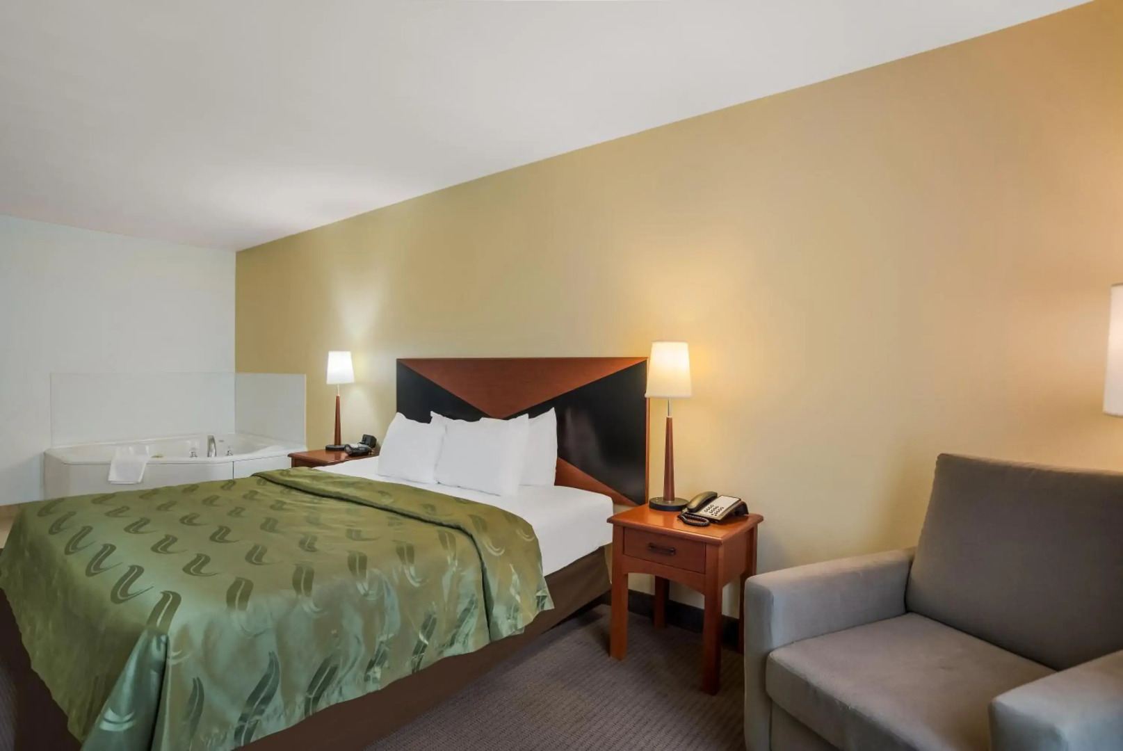 Quality Inn & Suites Chambersburg Northeast