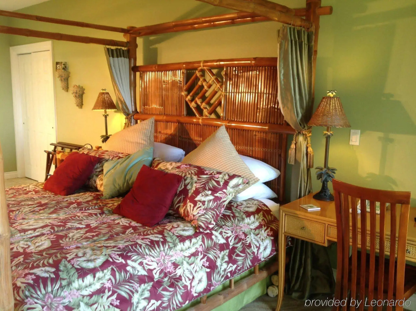 Palms Cliff House Inn