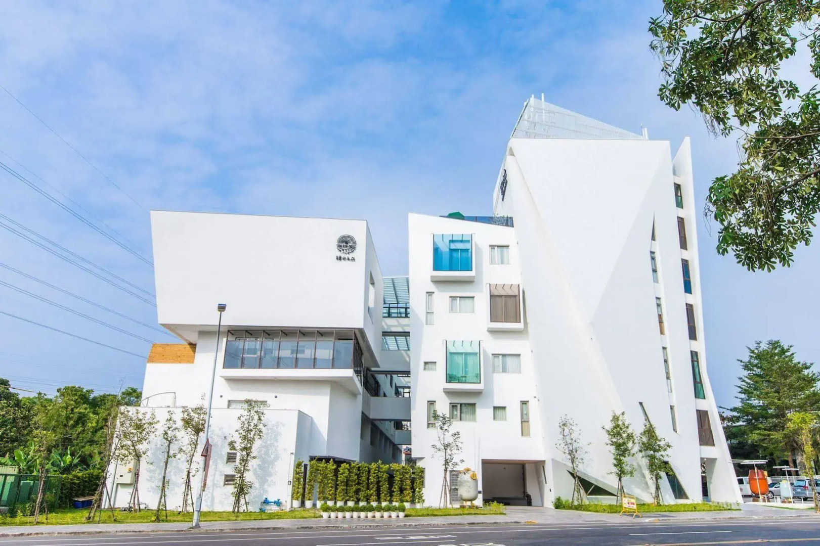 Sun Dialogue Hotel by Cosmos Creation