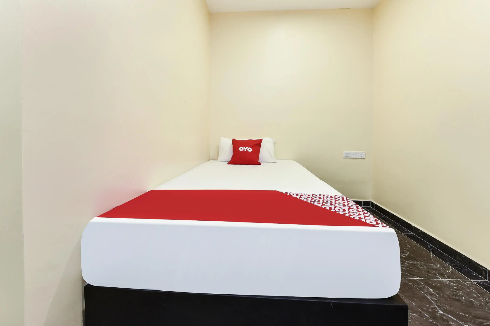 Th Hotel by OYO Rooms
