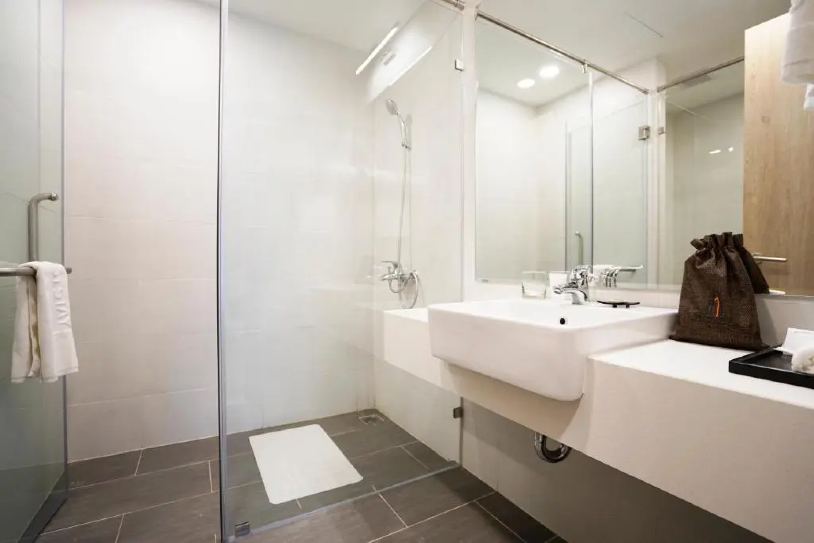 The First Stay Hotel