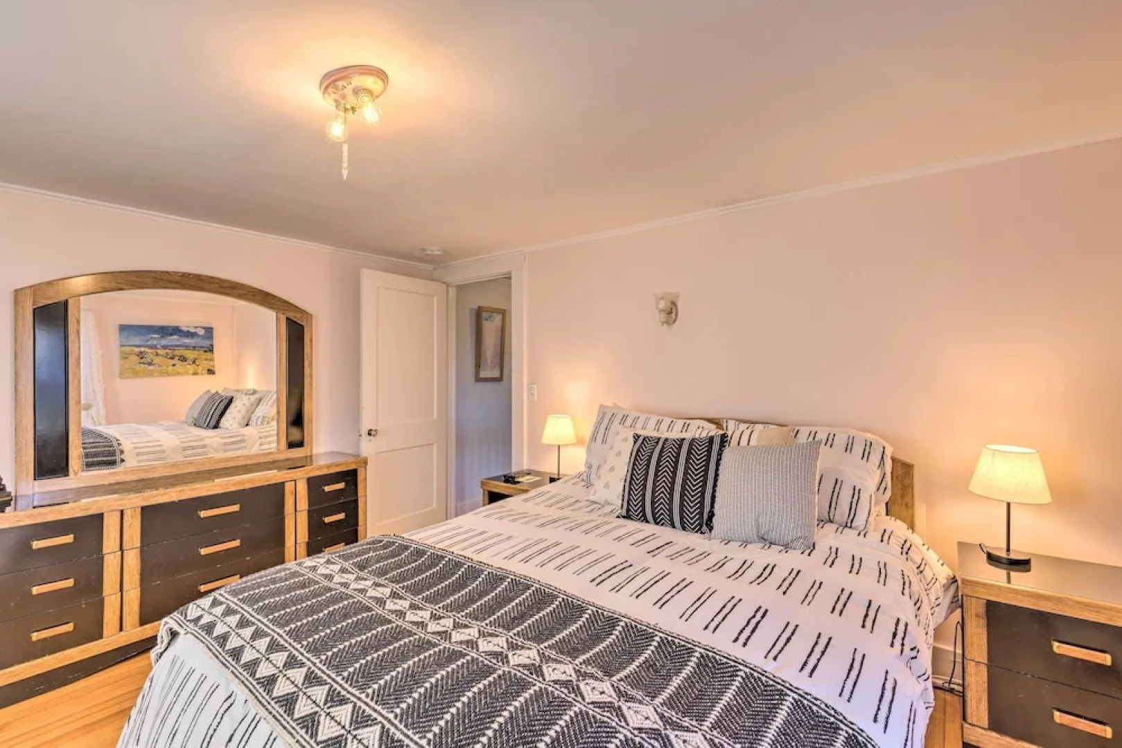 Near Wineries: Historic North Fork Farmhouse!