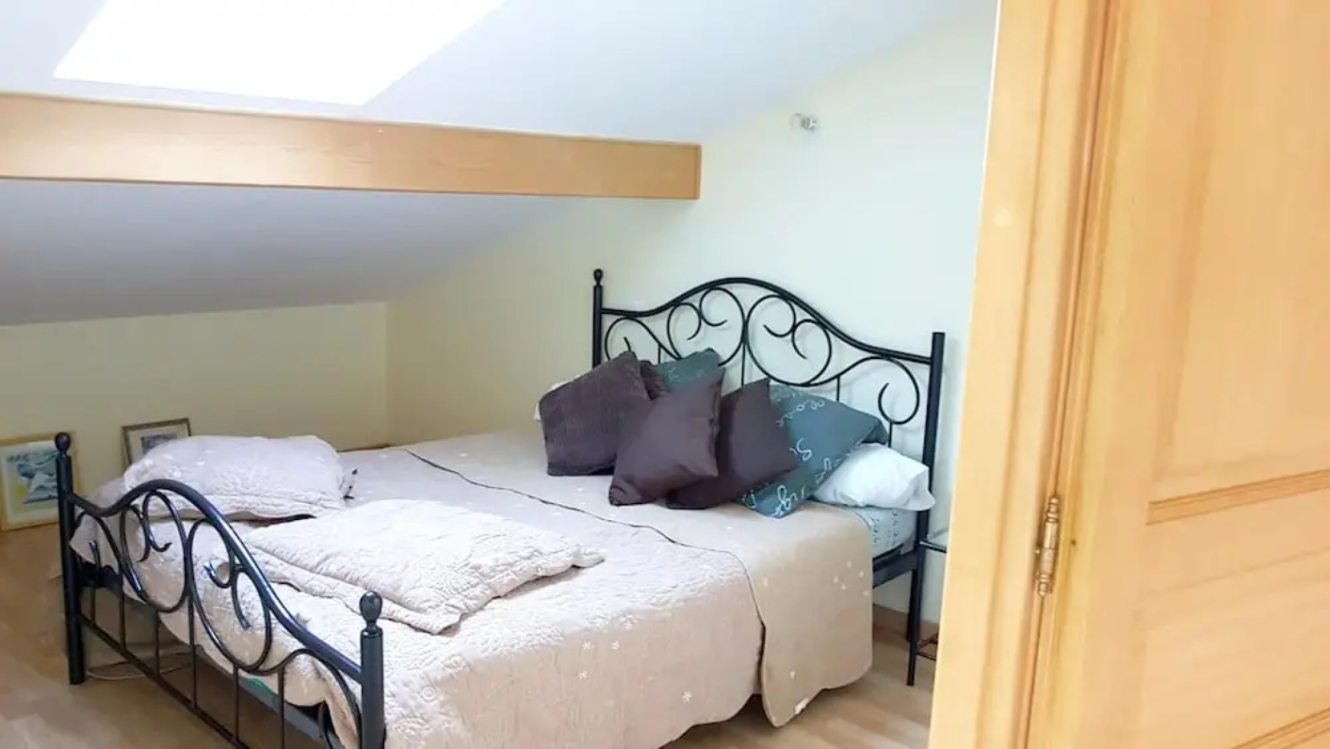 Apartment With 3 Bedrooms in Sévrier, With Wonderful Lake View, Furnished Garden and Wifi - 10 km From the Slopes