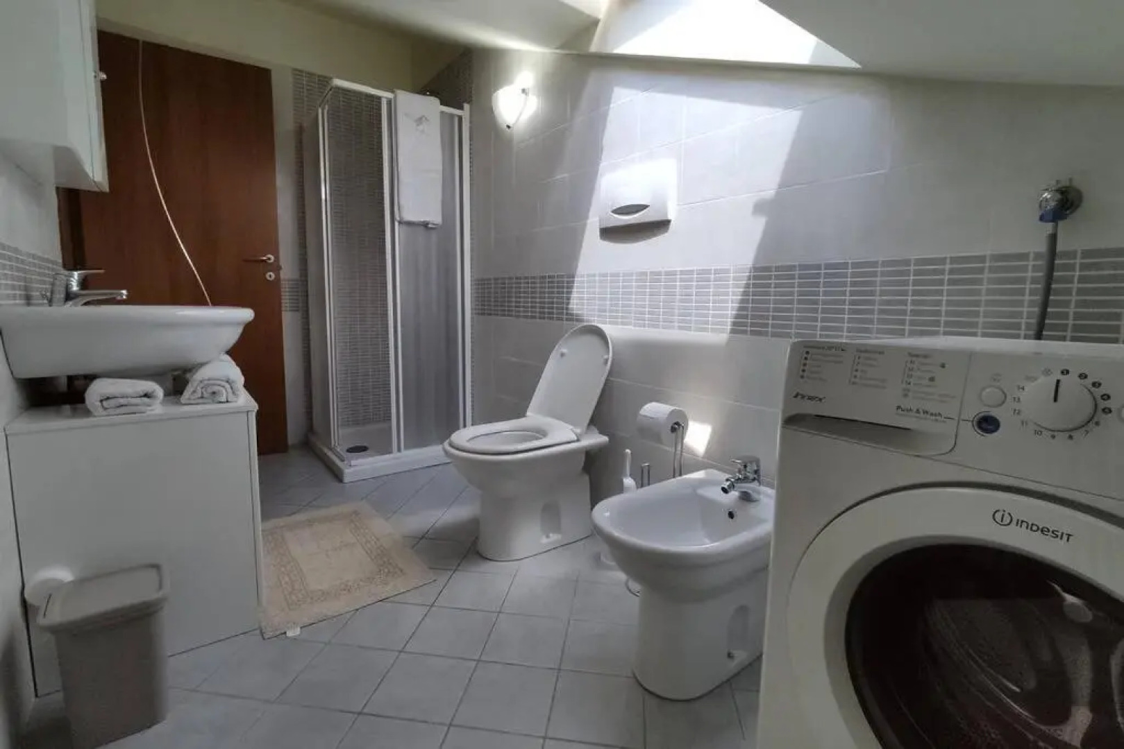 Appartamento nuovo con cucina ai piedi del Monviso