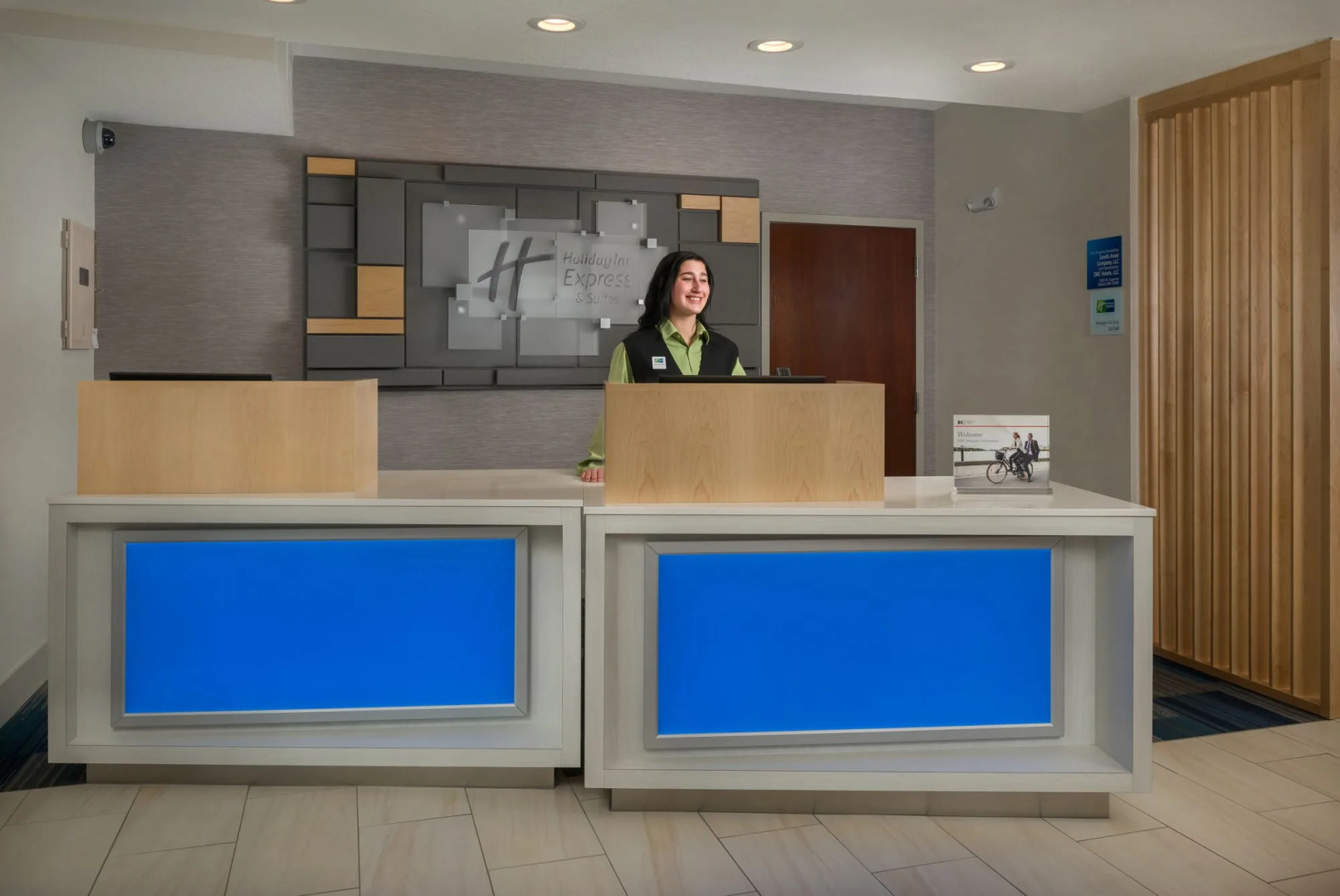 Holiday Inn Express & Suites Lawrence by IHG