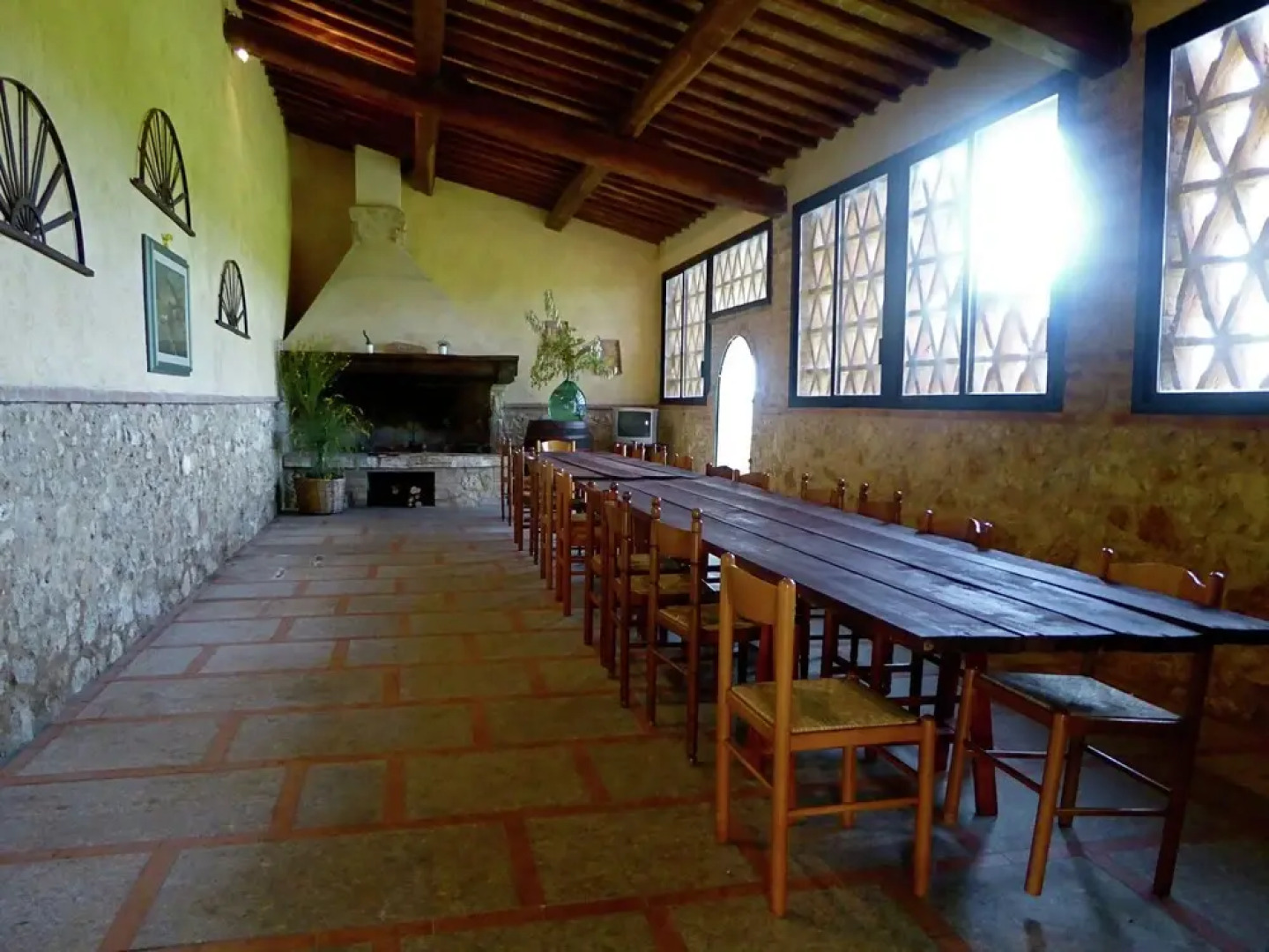 Peaceful Apartment in San Gimignano Tuscany with Pool